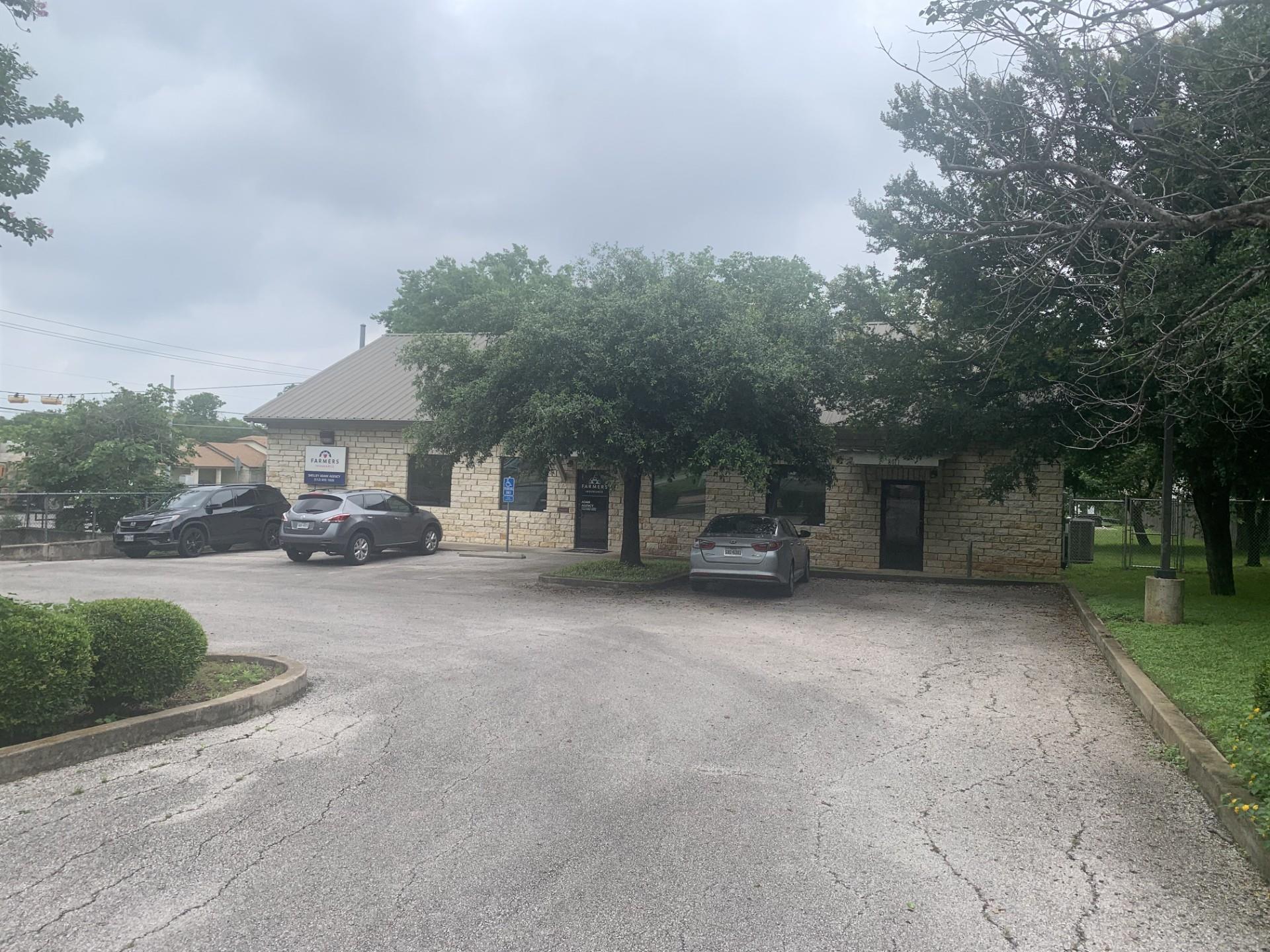 8011 Brodie LN — photo 3