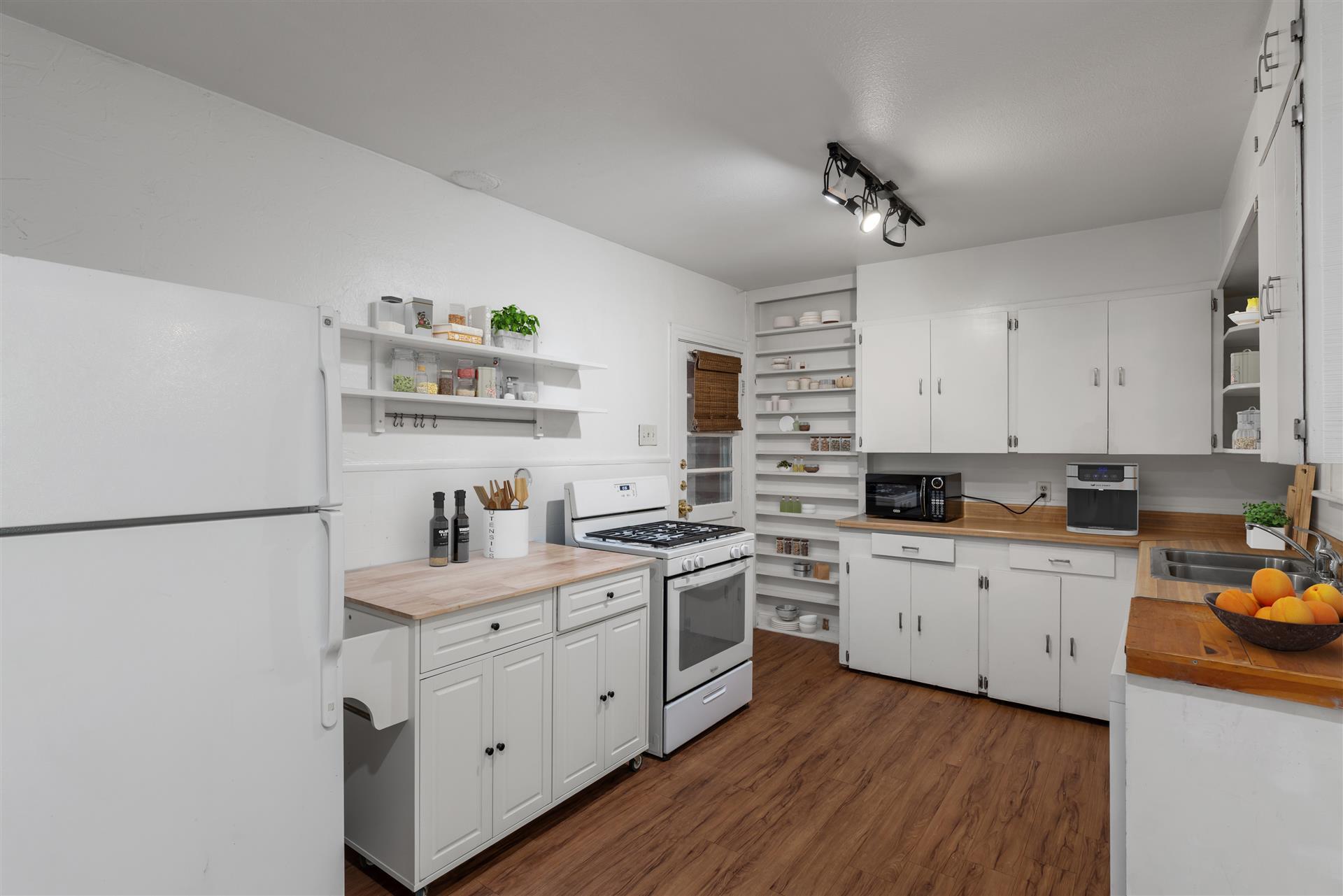 406 Monroe ST #B — photo 3