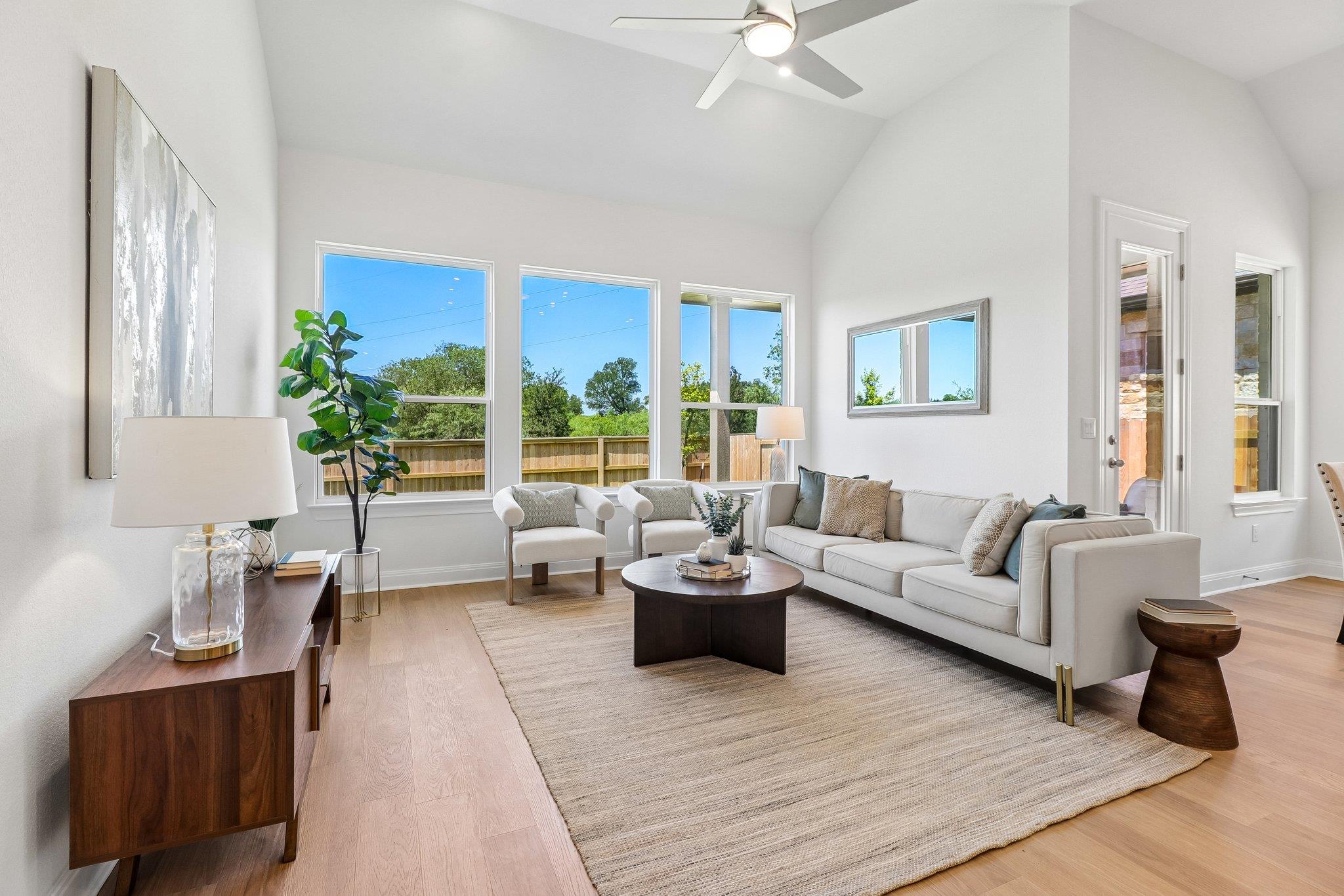 214 San Saba DR — photo 4