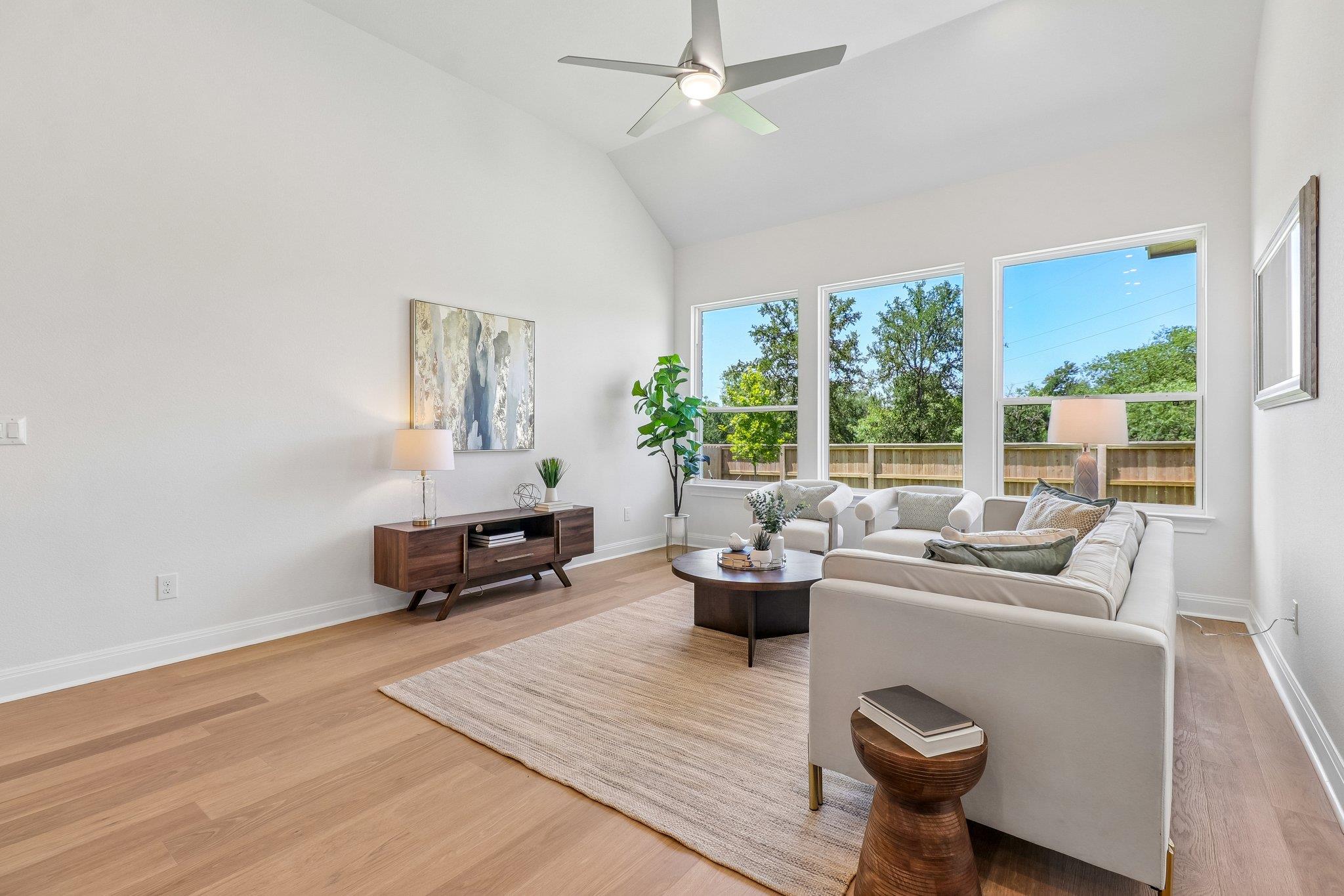 214 San Saba DR — photo 5