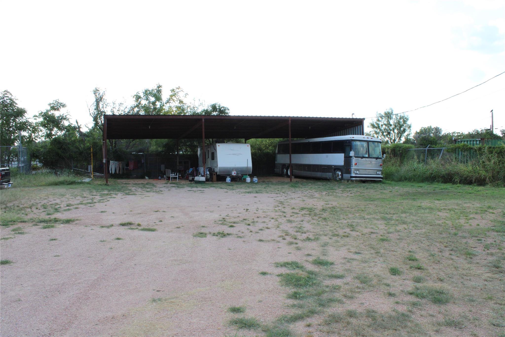 702 pecan ST — photo 3