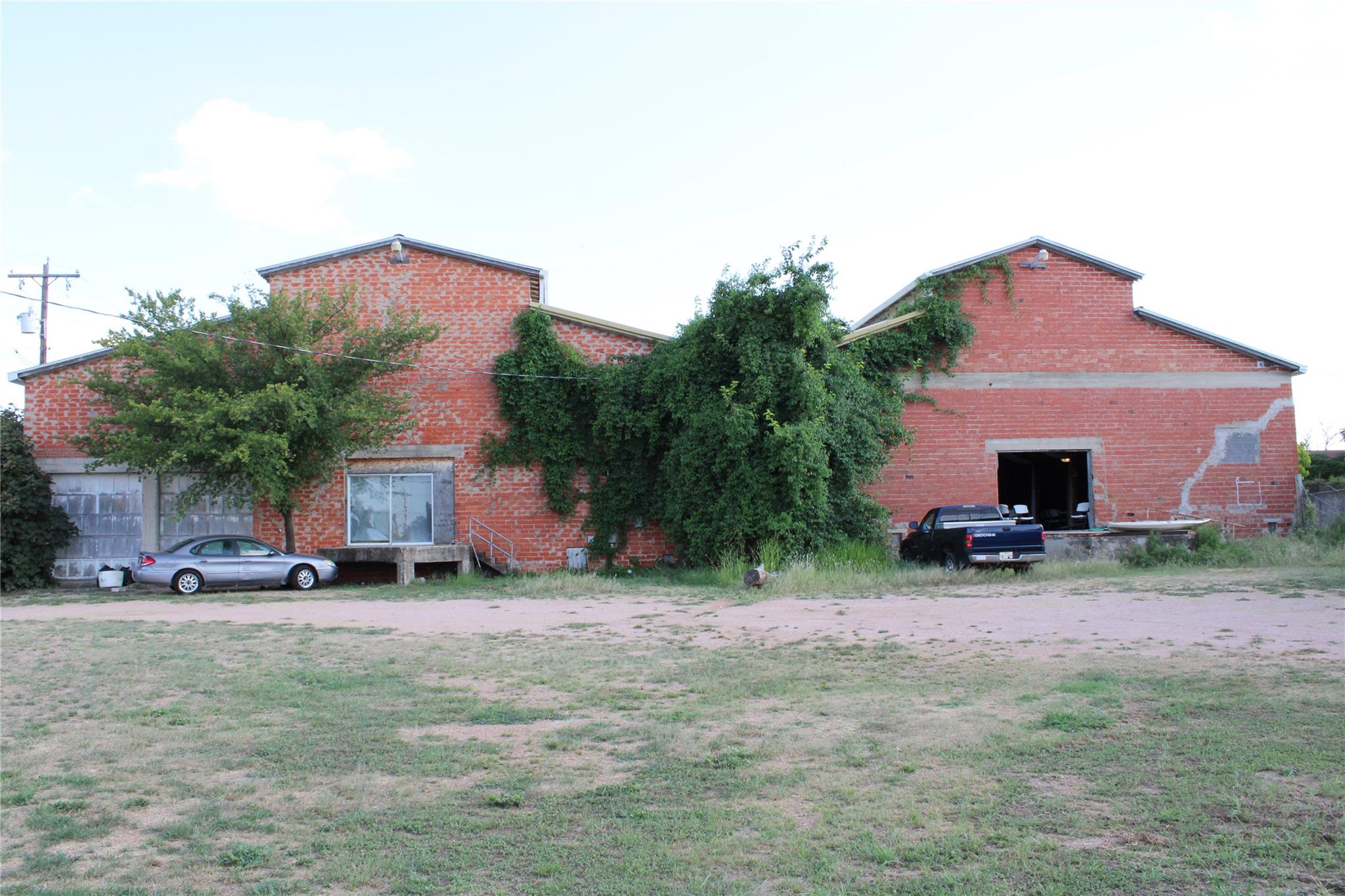 702 pecan ST — photo 4