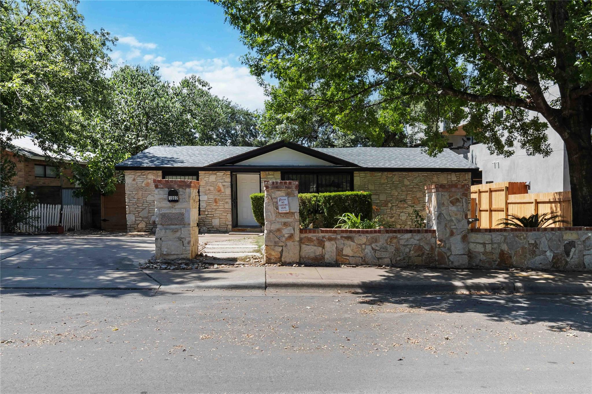 1002 Walter ST — photo 4