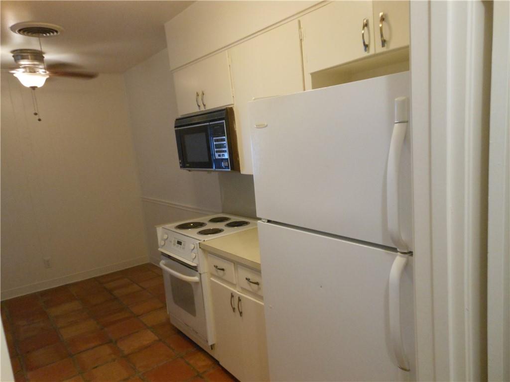 2308 Barton SKWY #B — photo 3