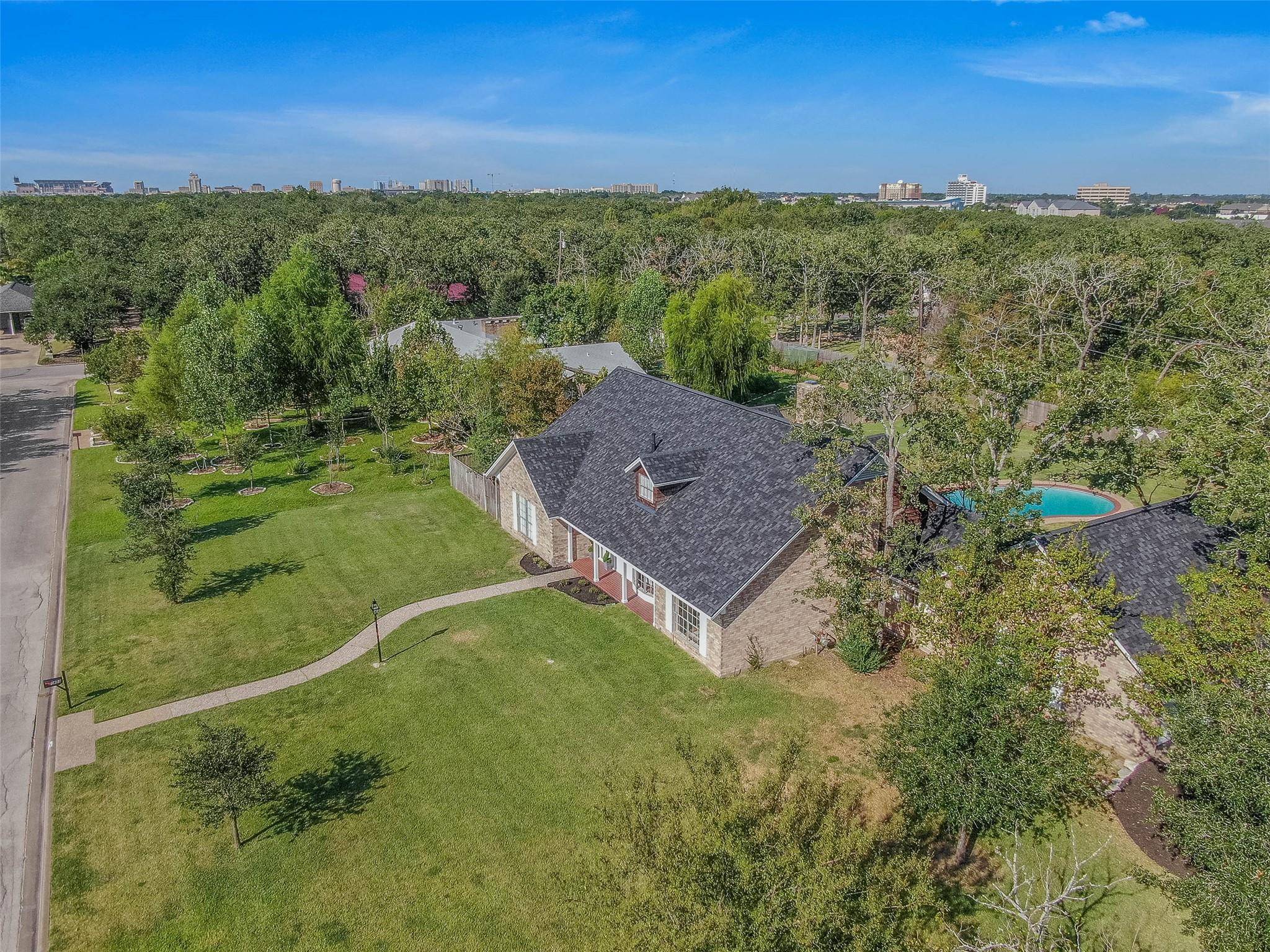 1403 Post Oak CIR