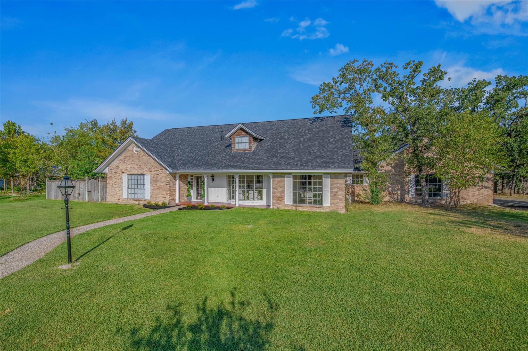 1403 Post Oak CIR — photo 4