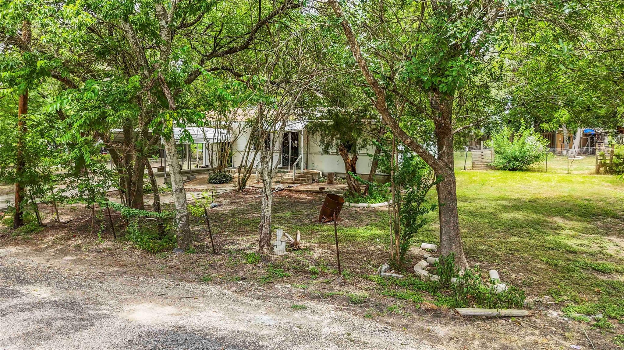 137 Columbia CIR — photo 4