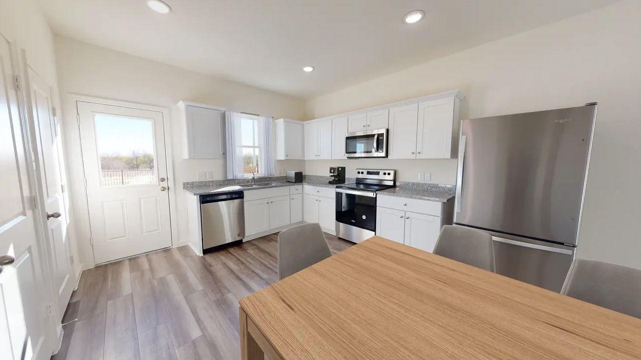 403 Cliff DR — photo 3