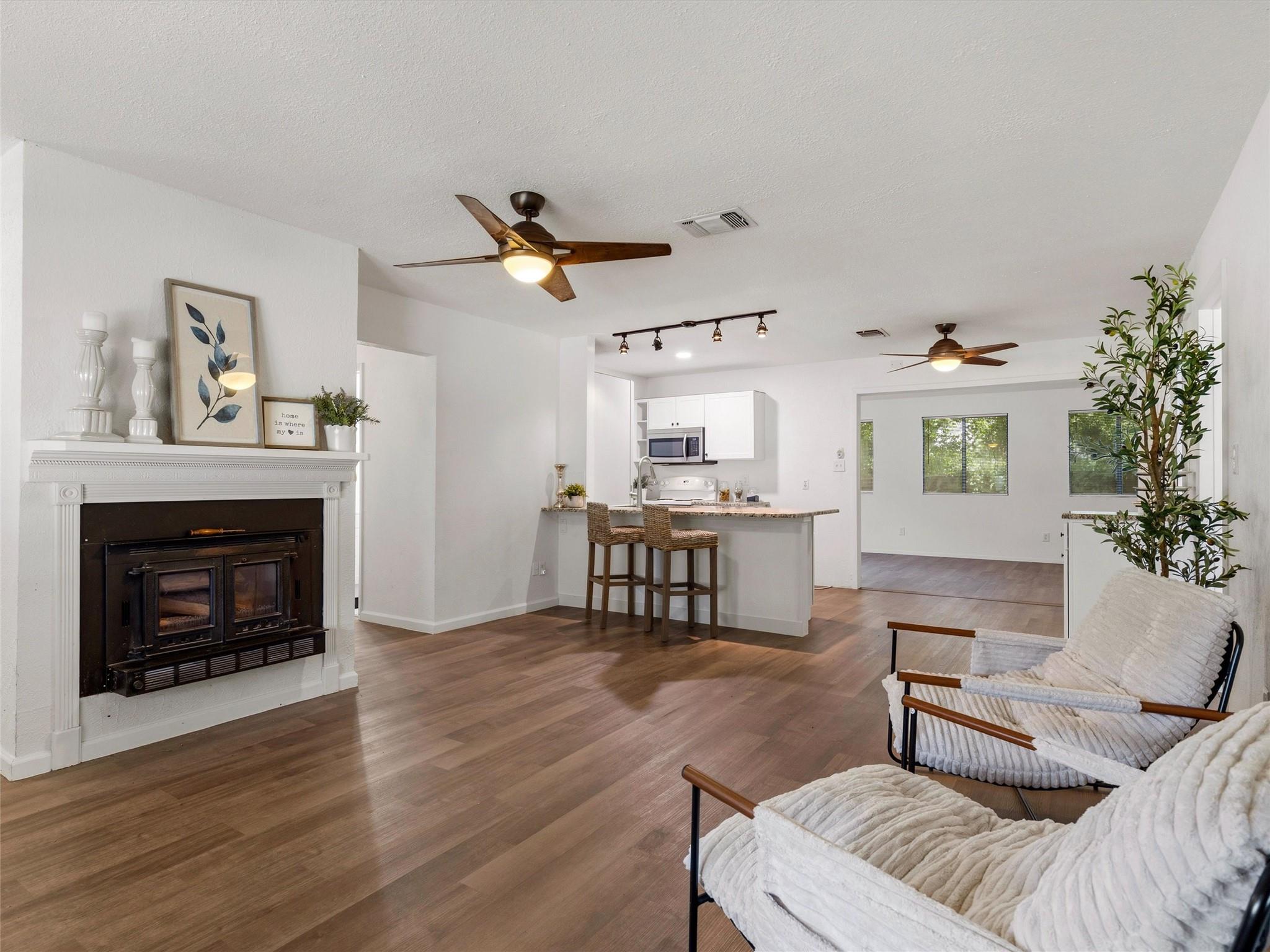 1037 Wilkes CIR — photo 4