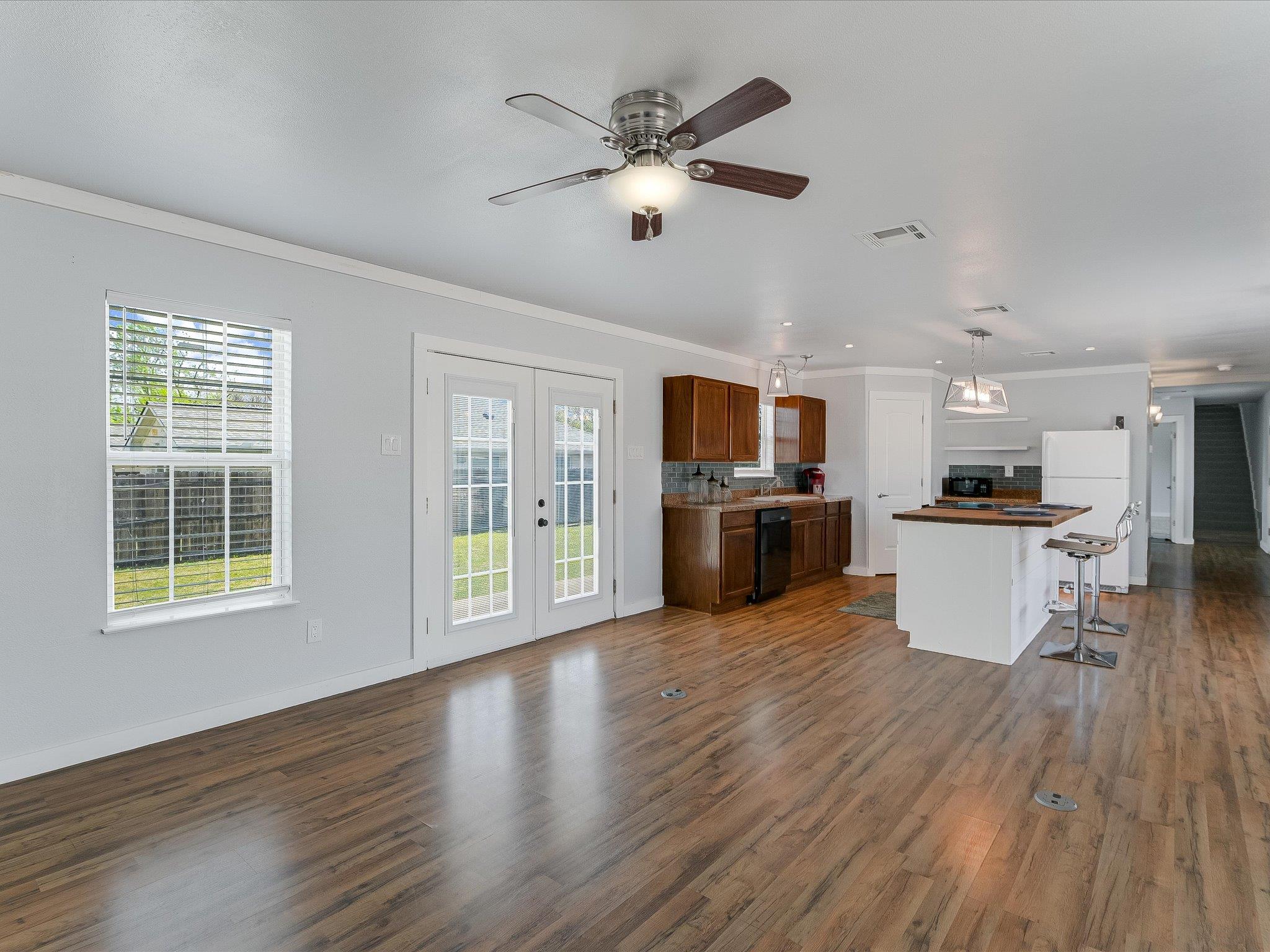 155 Travis LN — photo 3