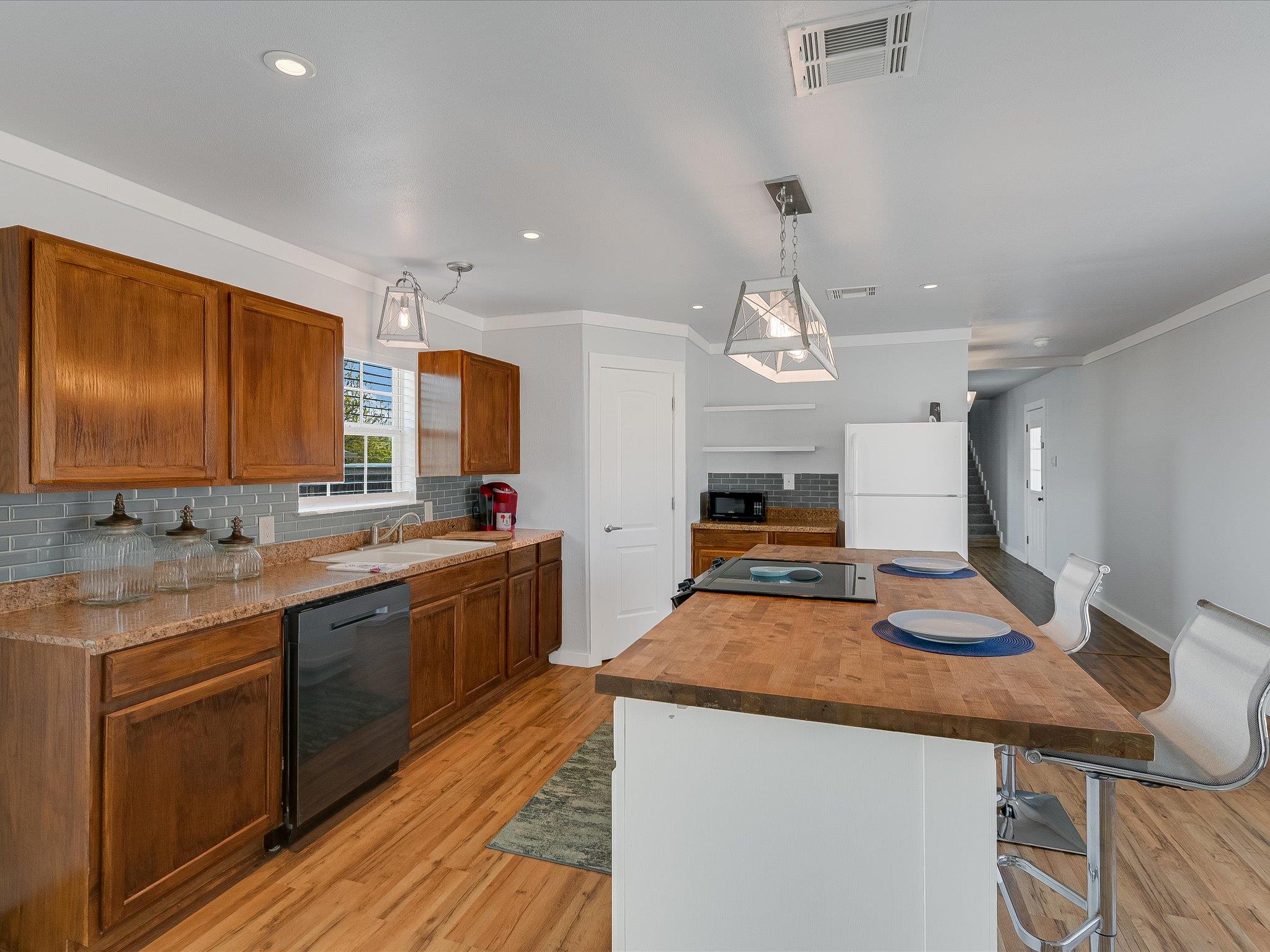 155 Travis LN — photo 4