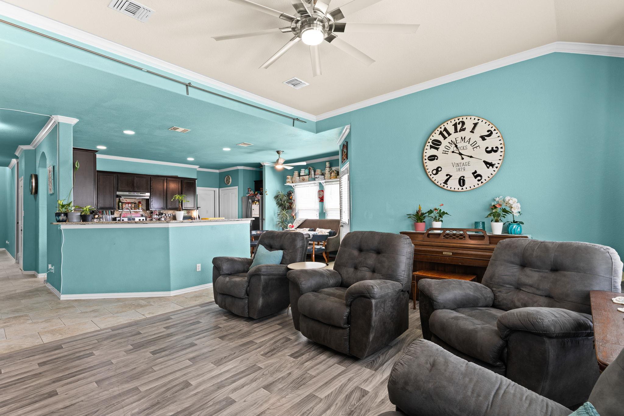 3700 Joyce LN — photo 4