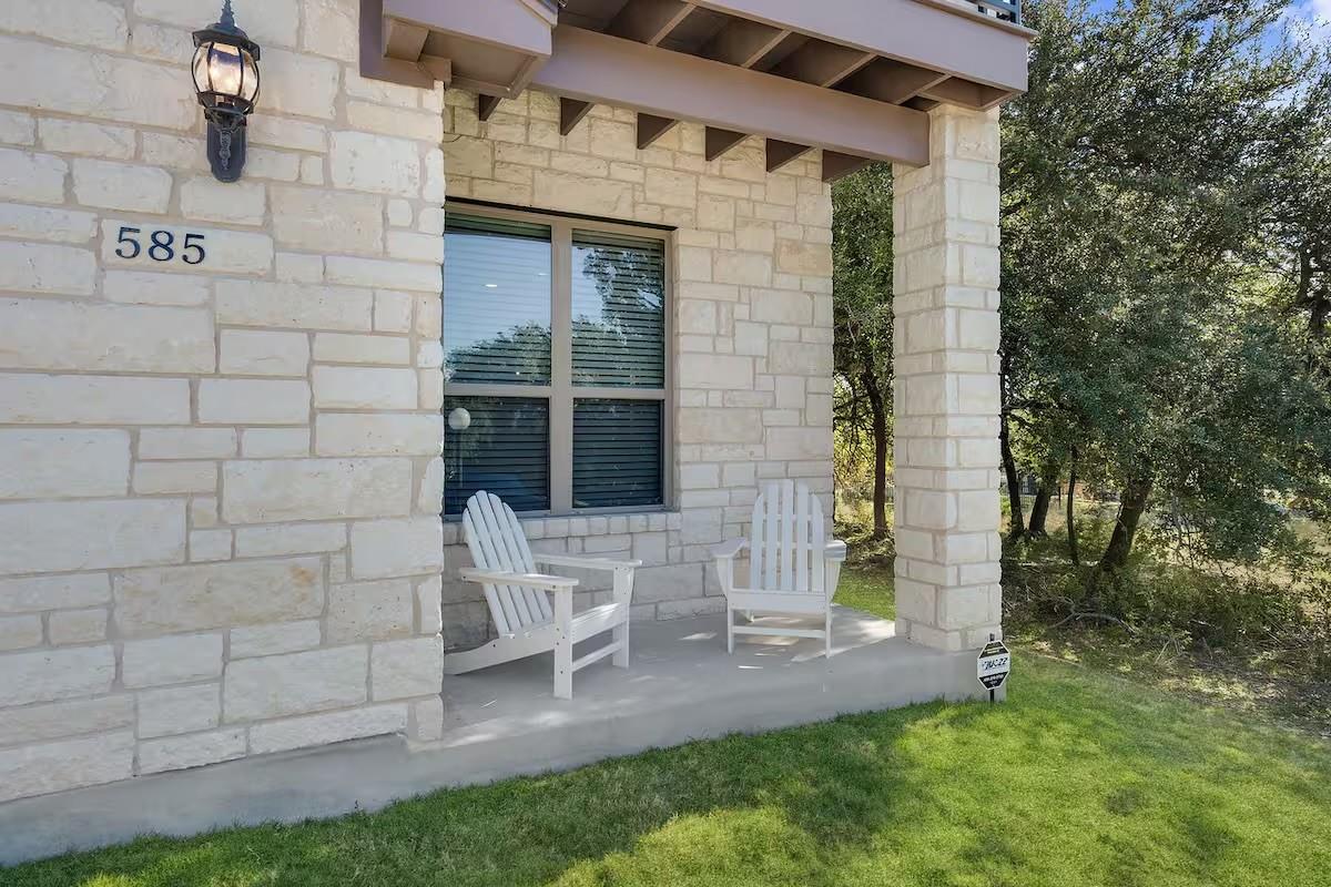 585 Demarett DR — photo 3