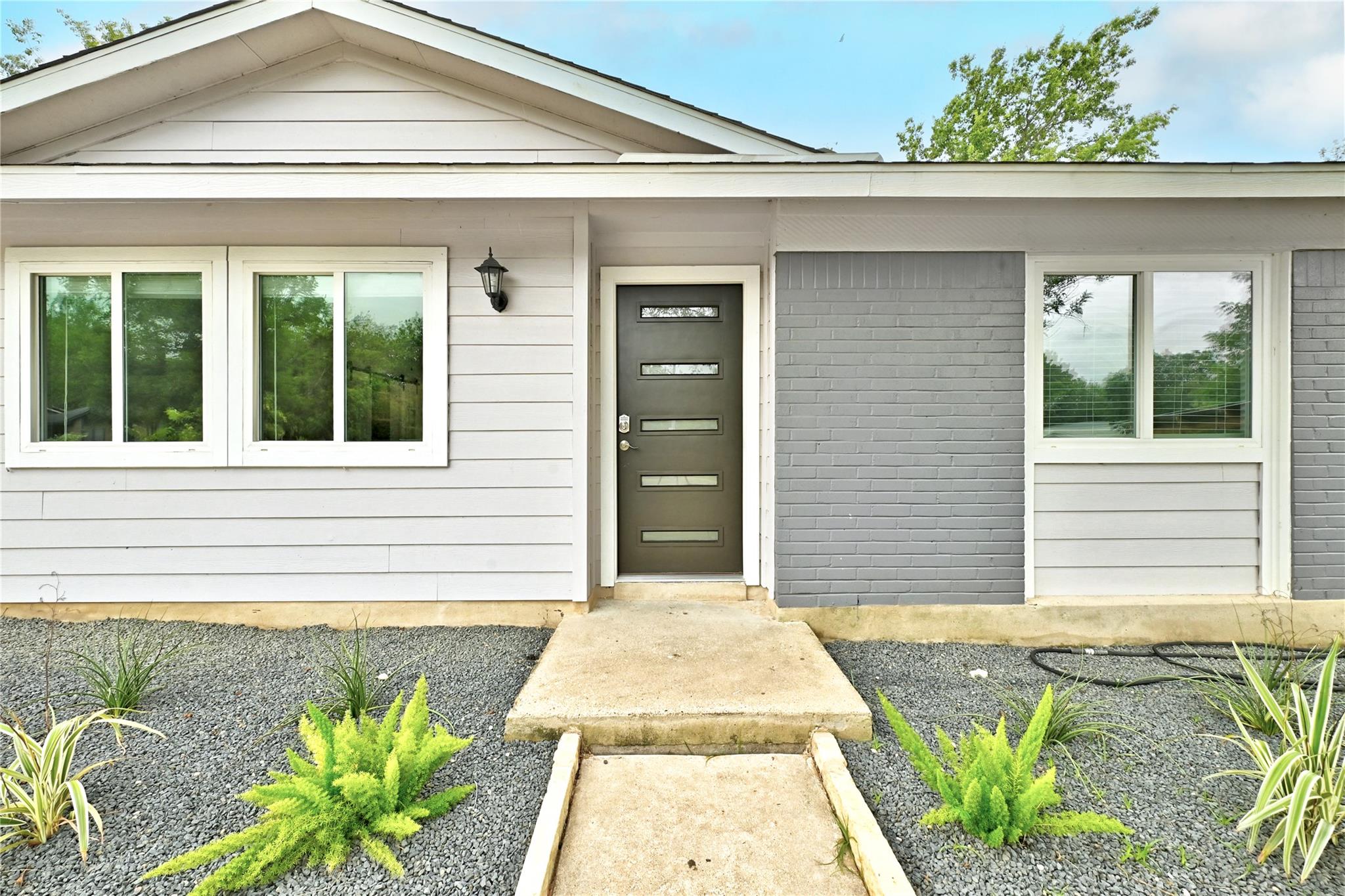 707 Great Britain BLVD — photo 3