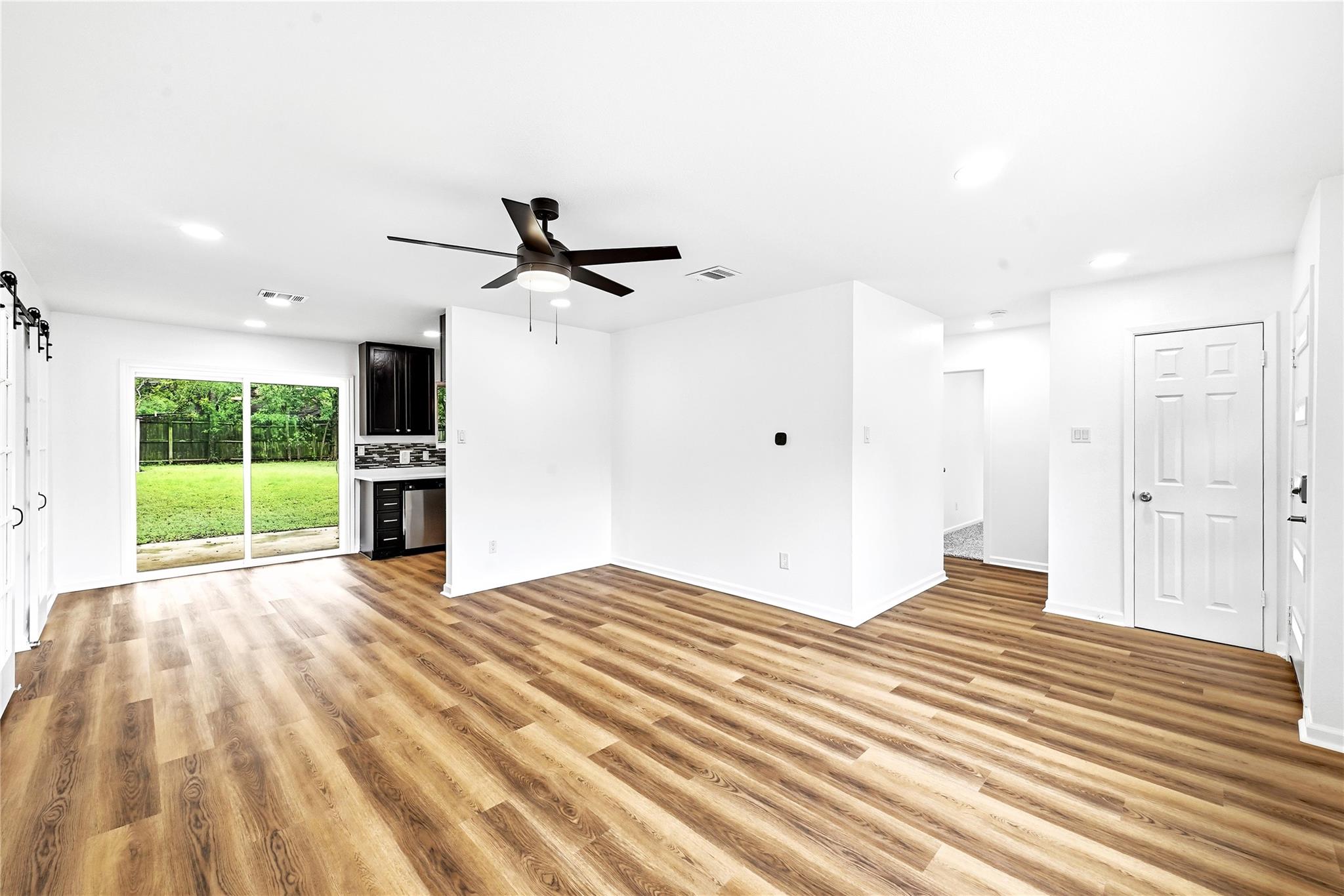 707 Great Britain BLVD — photo 4