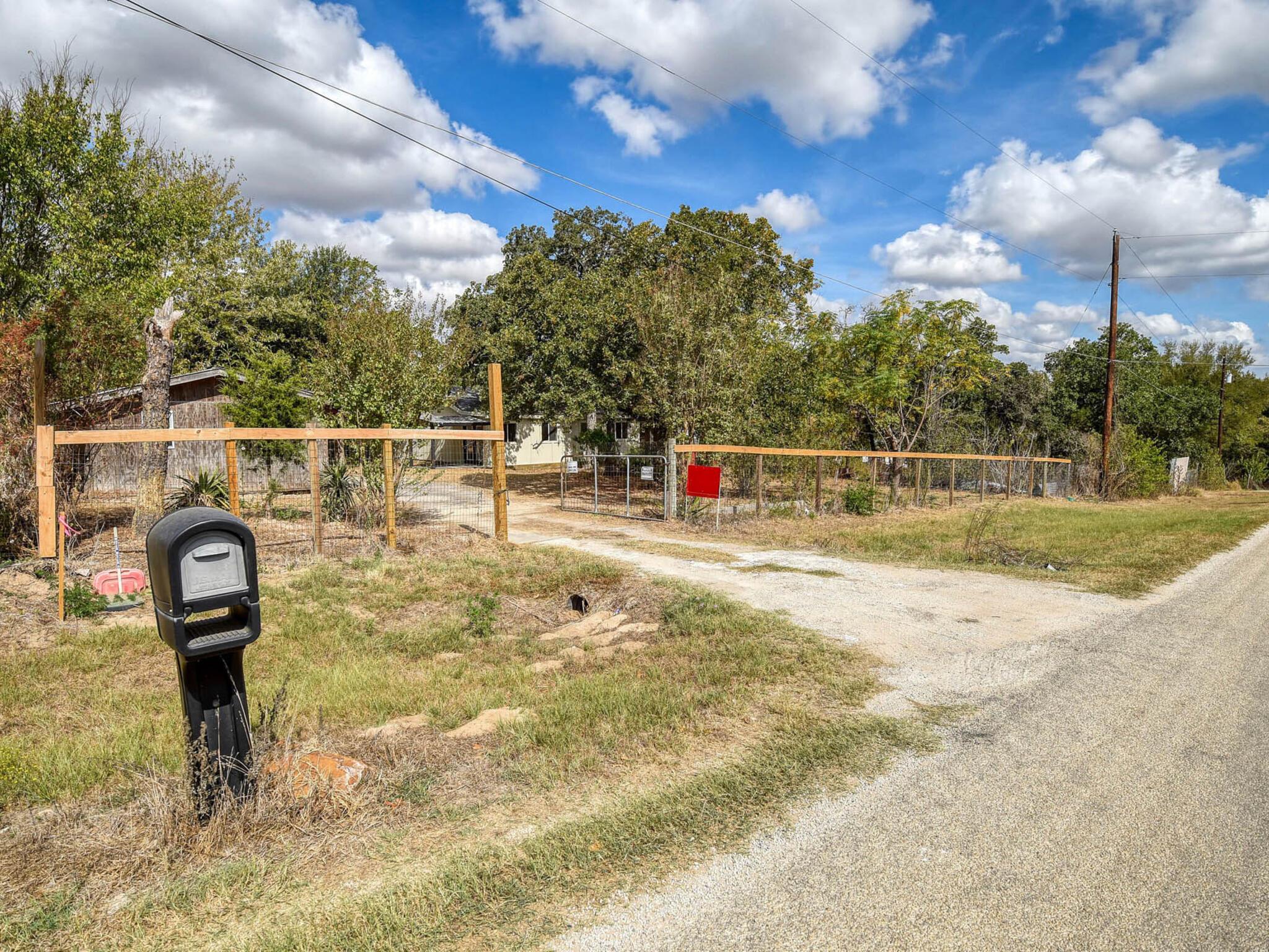 176 Lacy DR — photo 3