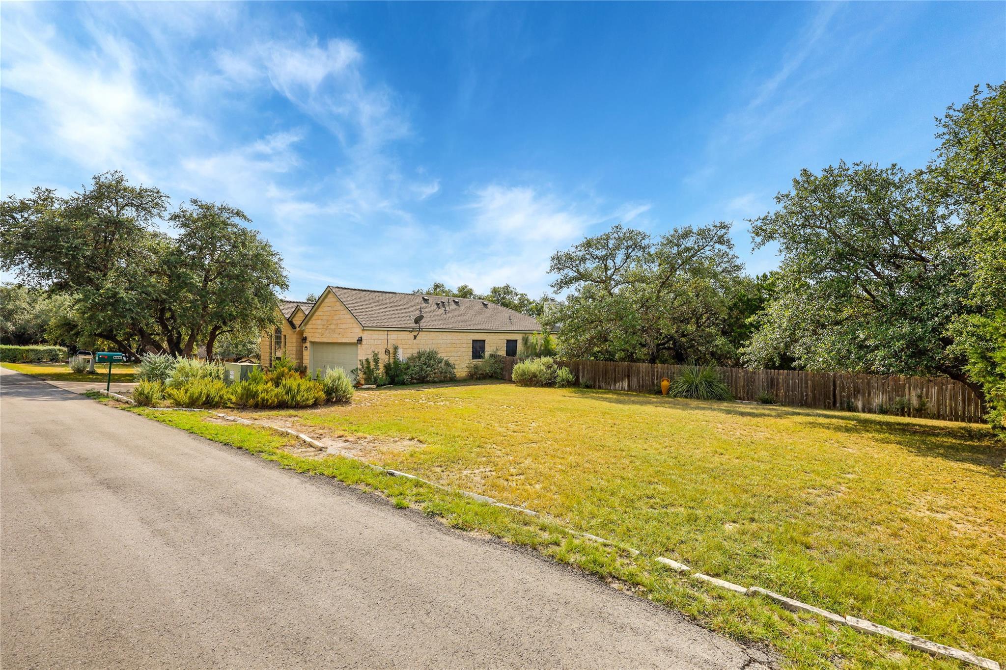 21520 Paine Ave — photo 3