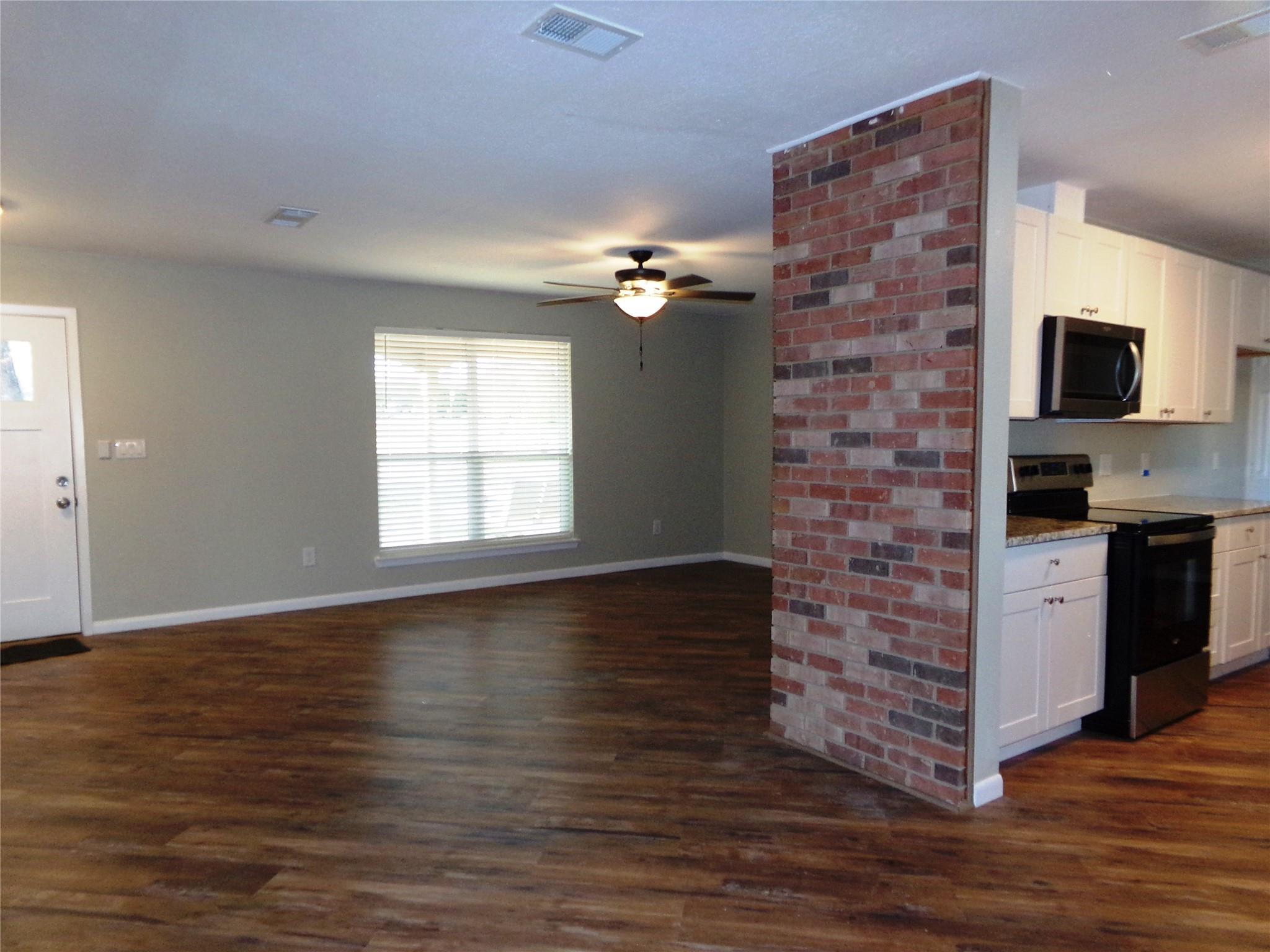 139 Fm 696 — photo 4