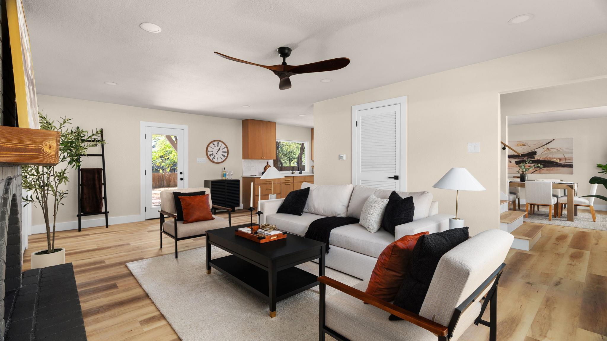8121 Greenslope DR — photo 4