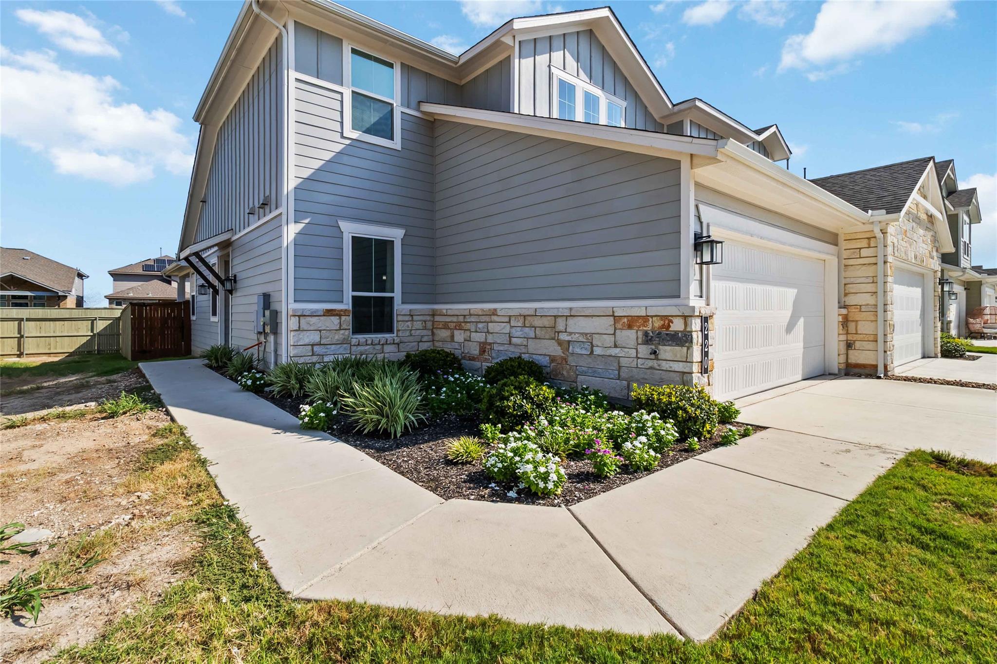 220 Mirabeau WAY — photo 3