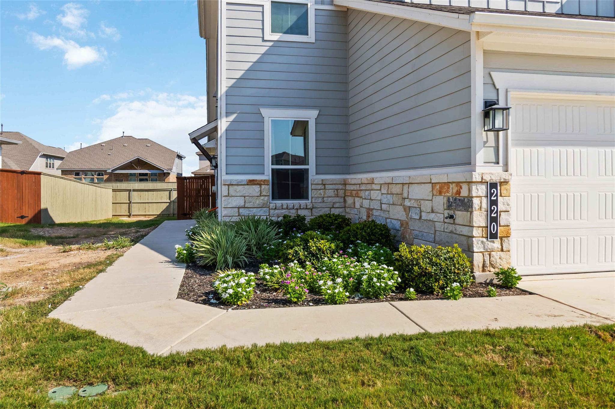 220 Mirabeau WAY — photo 4