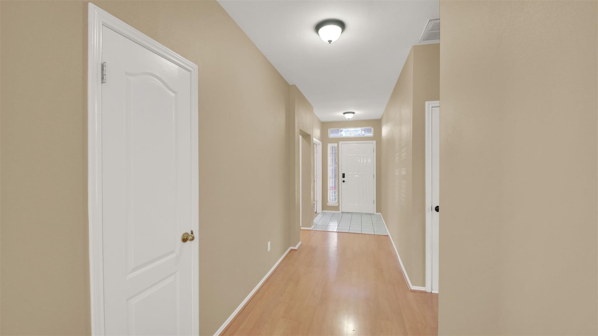 1030 Disraeli CIR — photo 5
