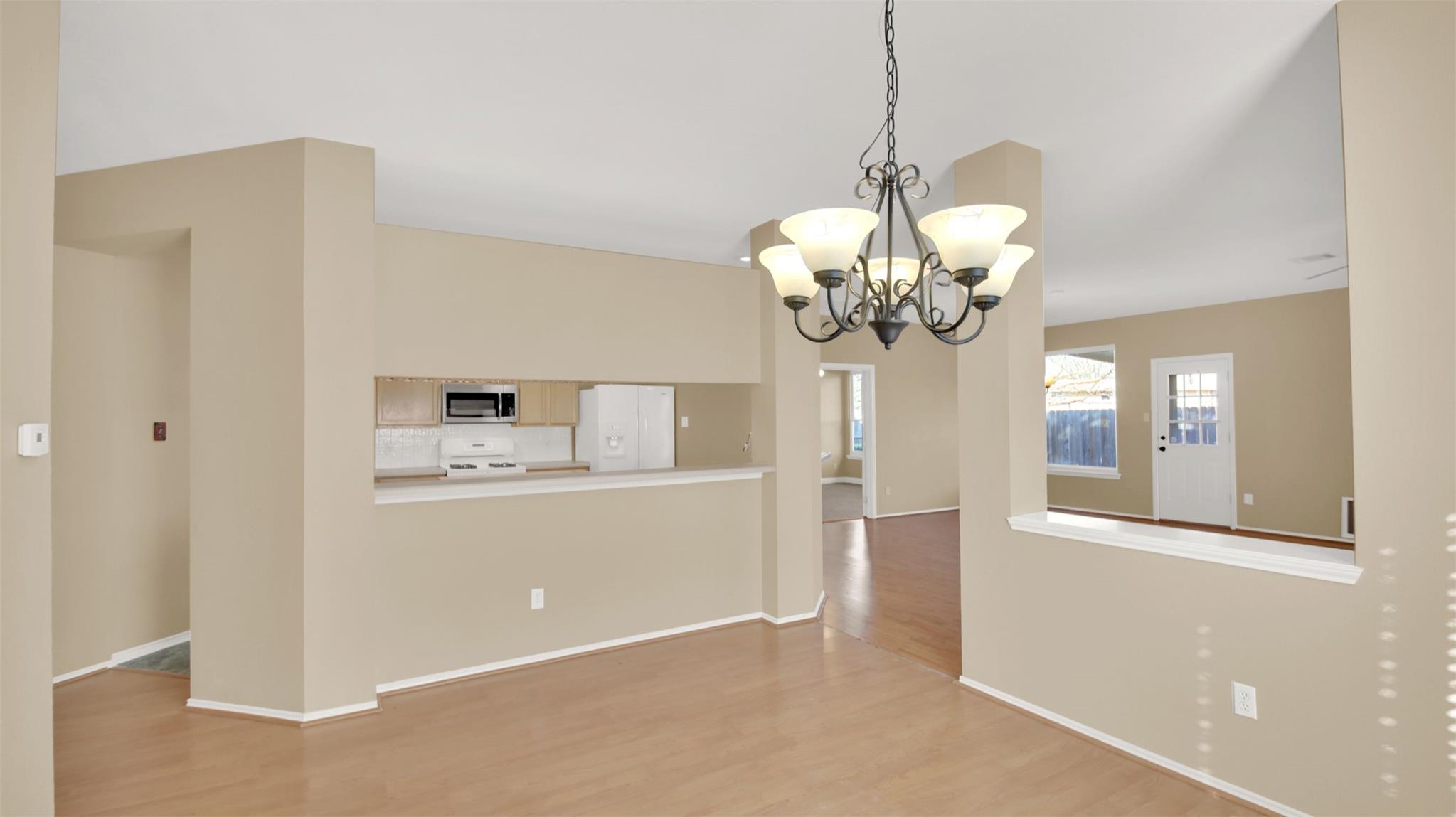 1030 Disraeli CIR — photo 3