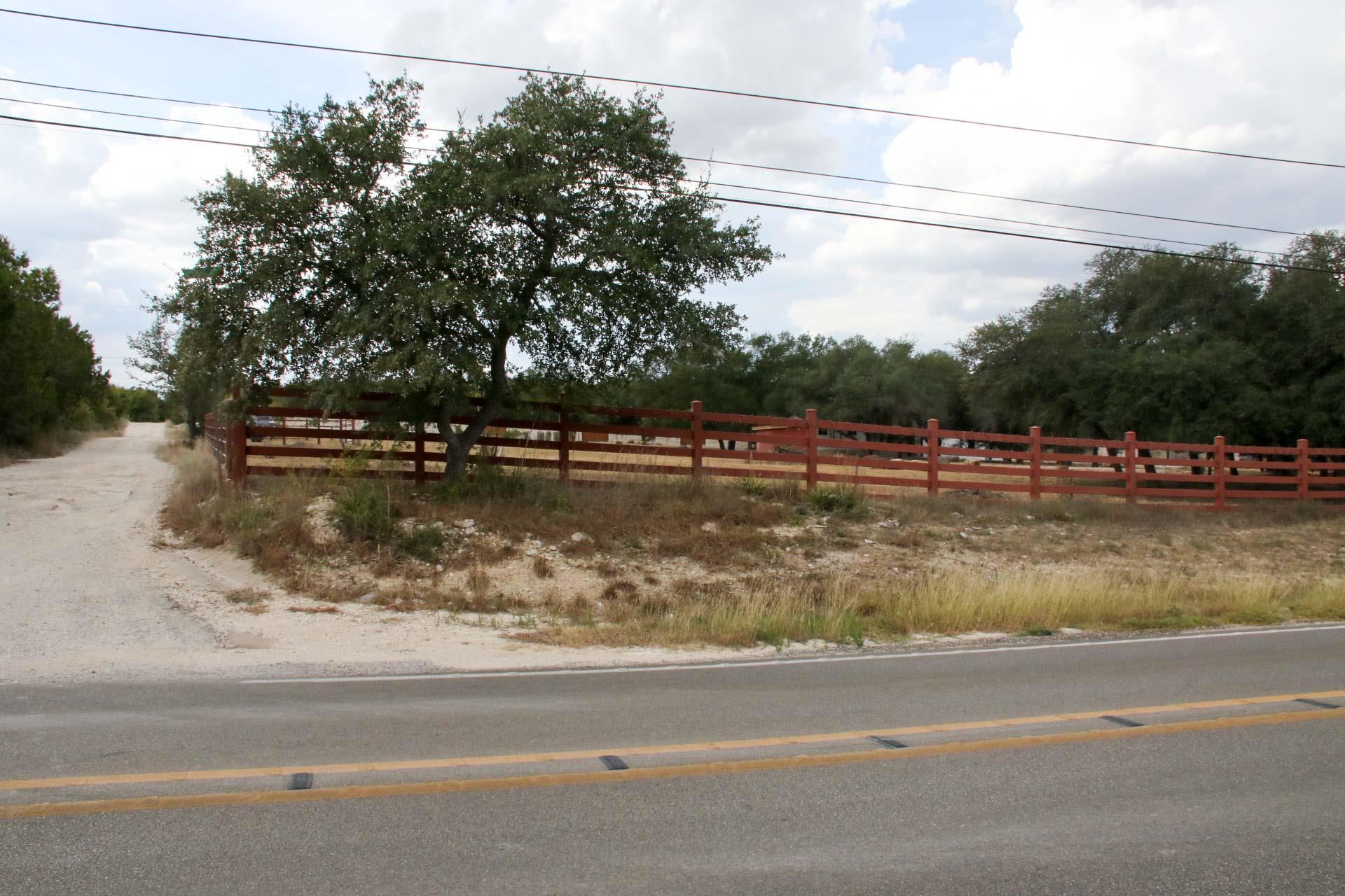 18001 Fm 150 — photo 3
