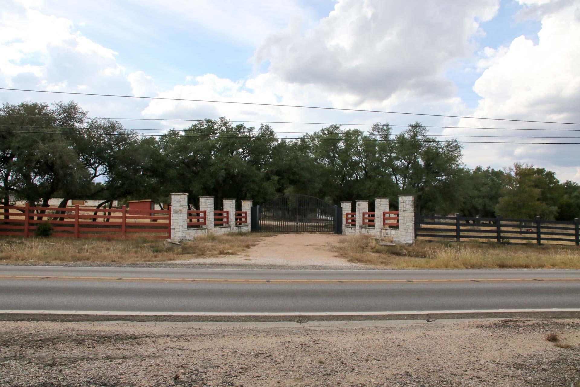 18001 Fm 150 — photo 5