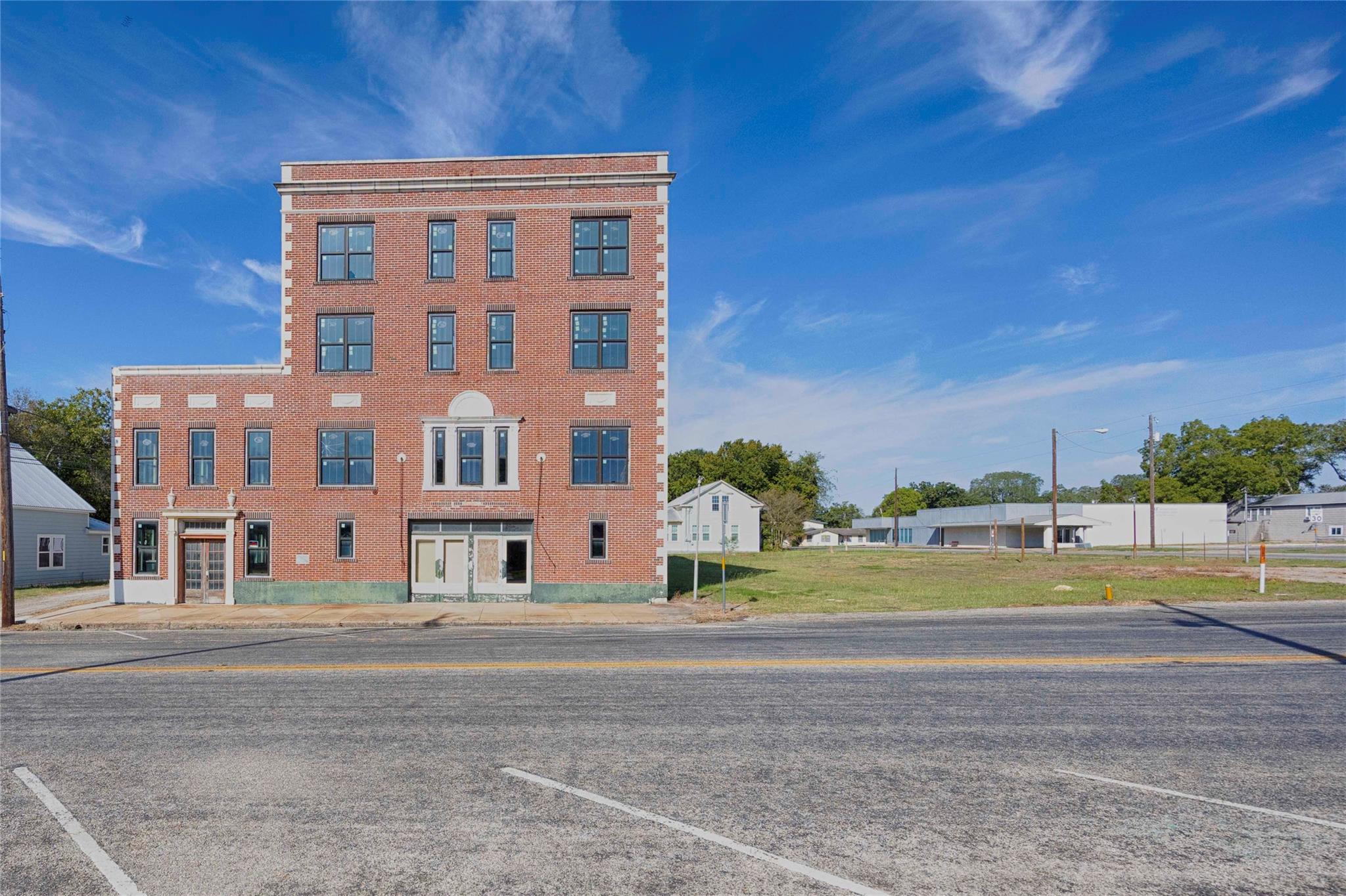 607 Lyons Ave — photo 3