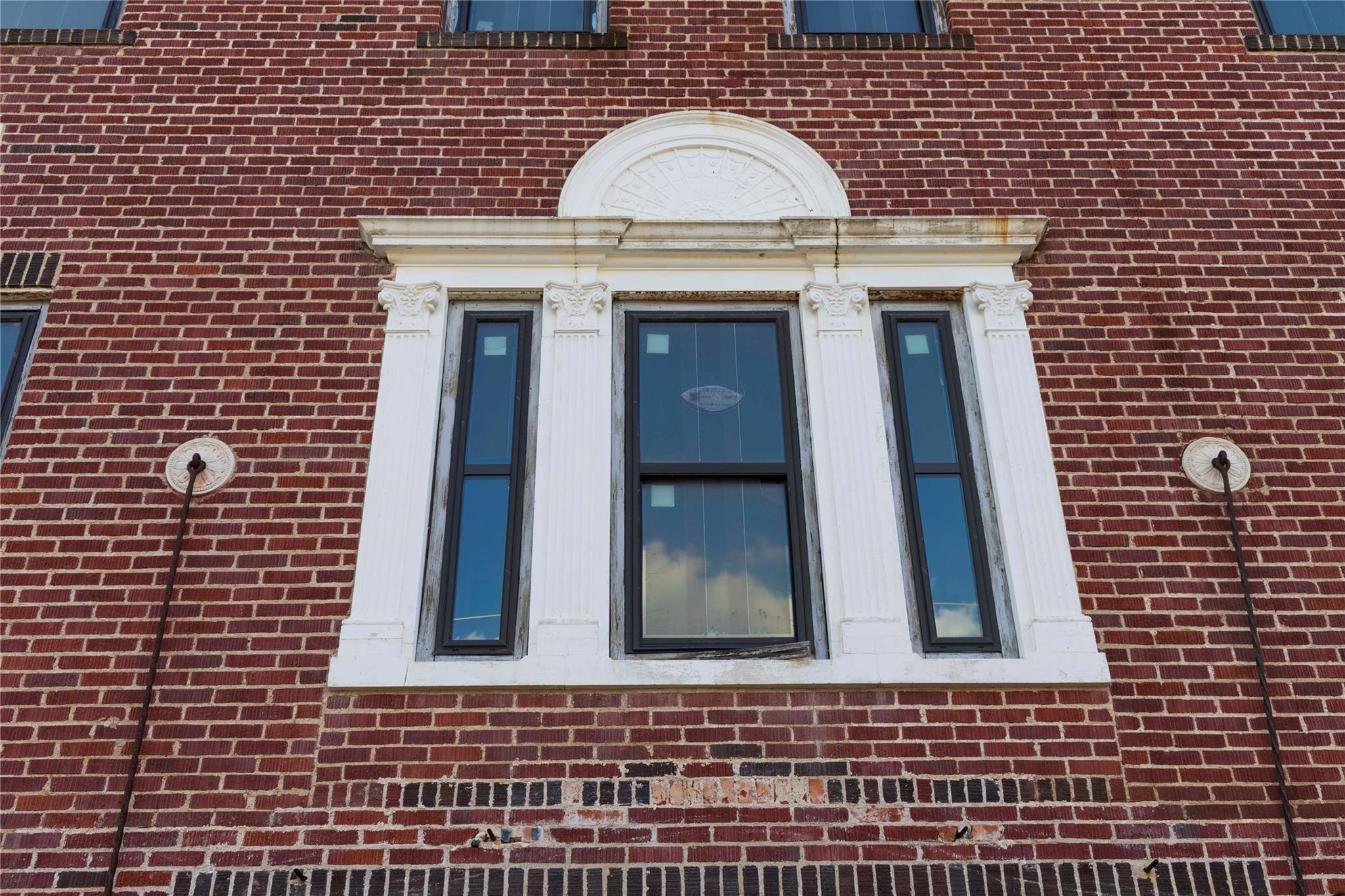 607 Lyons Ave — photo 4
