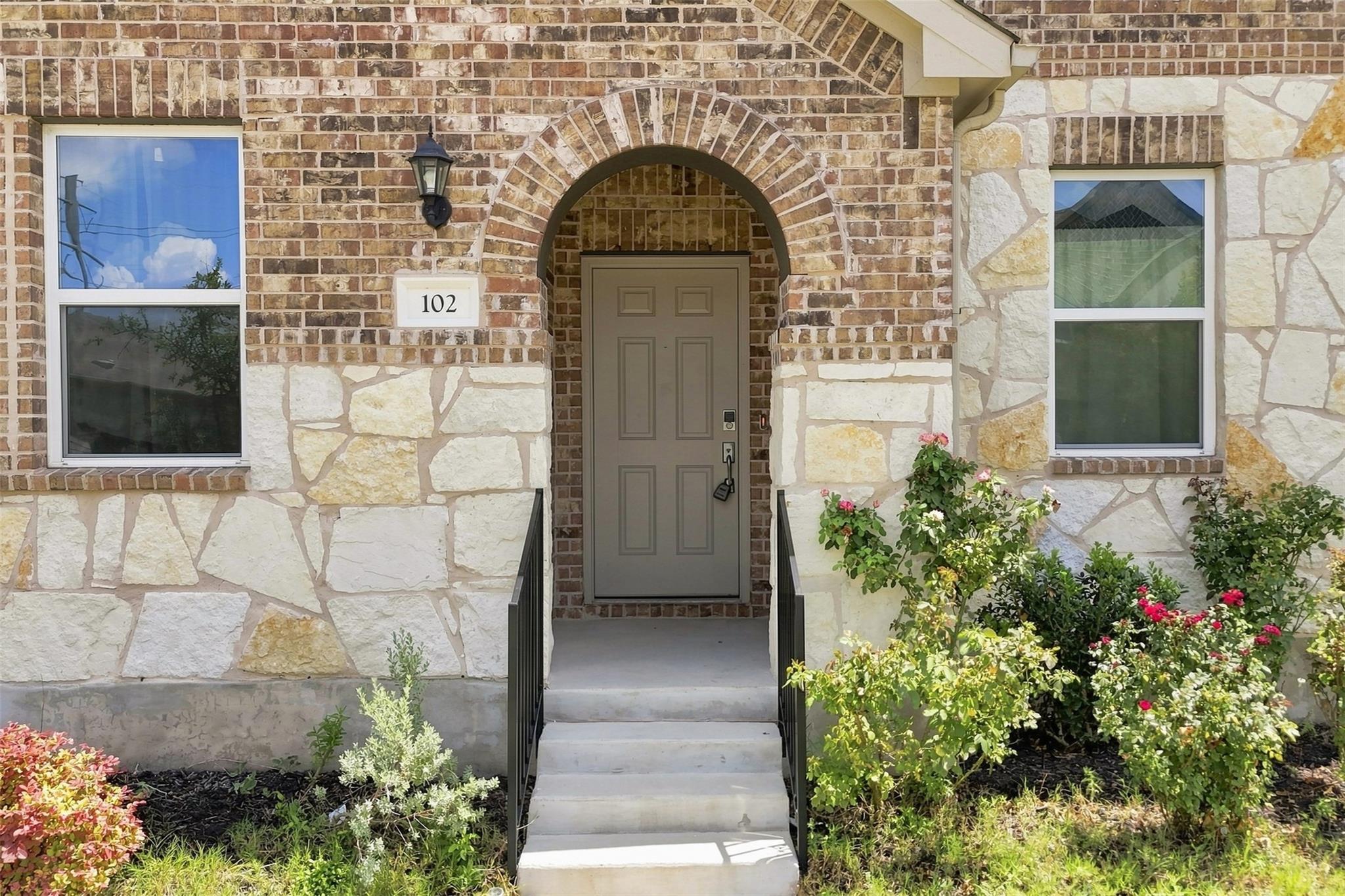 102 Gracie WAY — photo 3