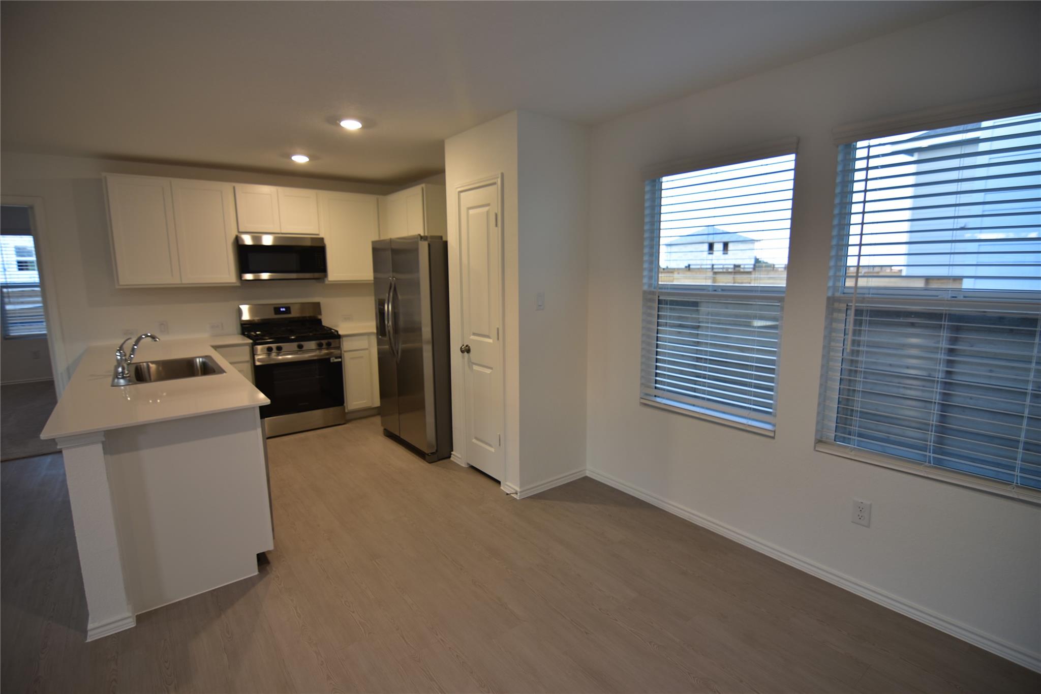 343 Keefer — photo 4