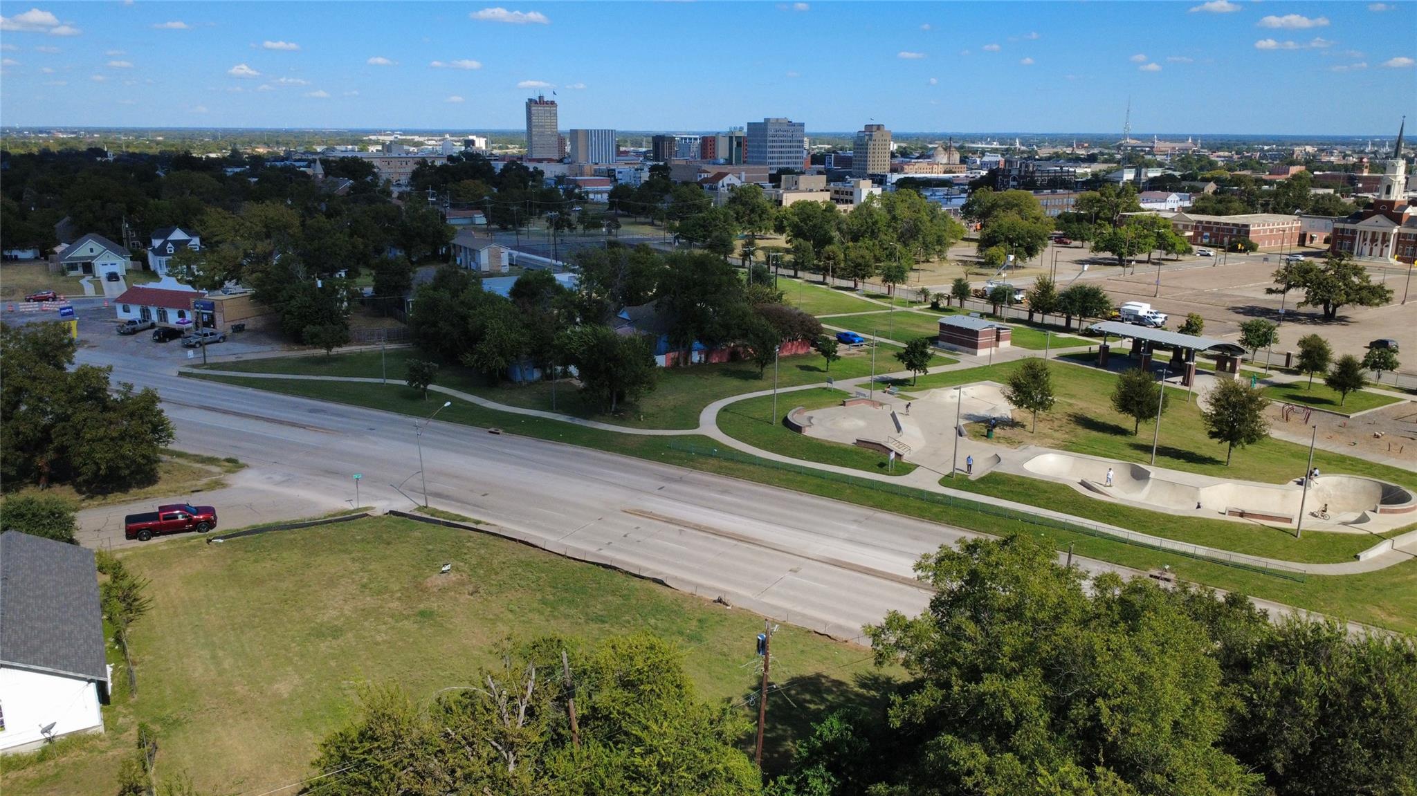 1401 Waco DR — photo 4