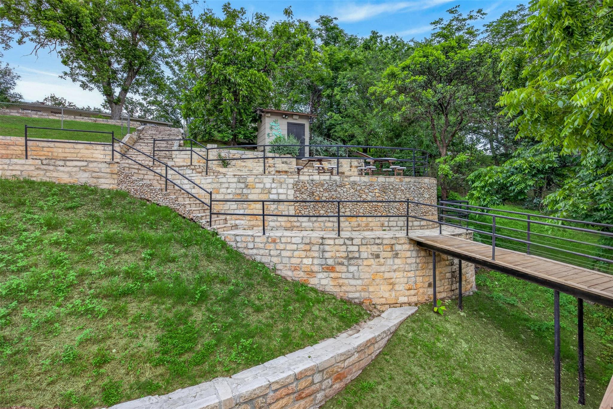 644 Cypress RDG — photo 3