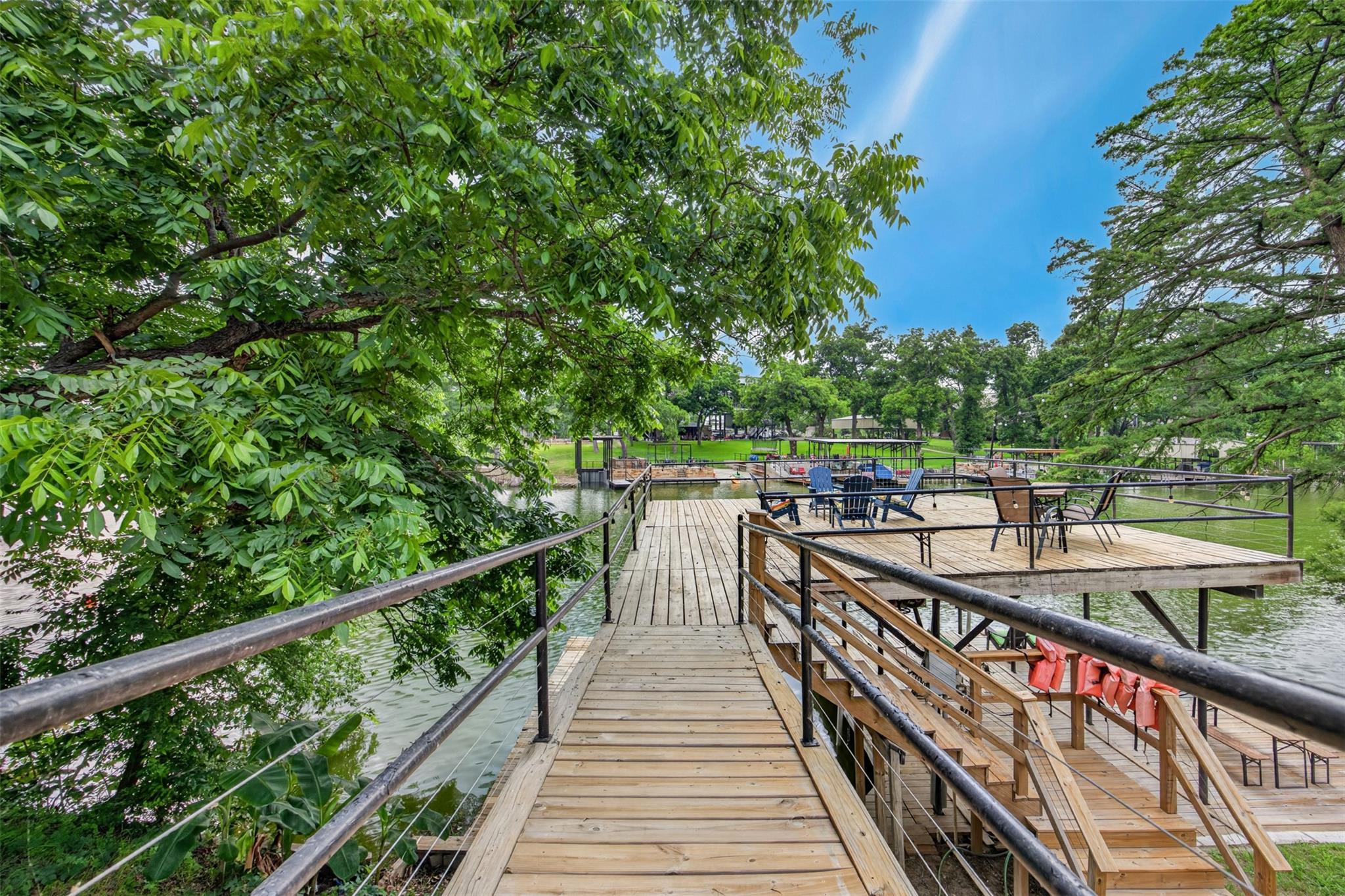 644 Cypress RDG — photo 4