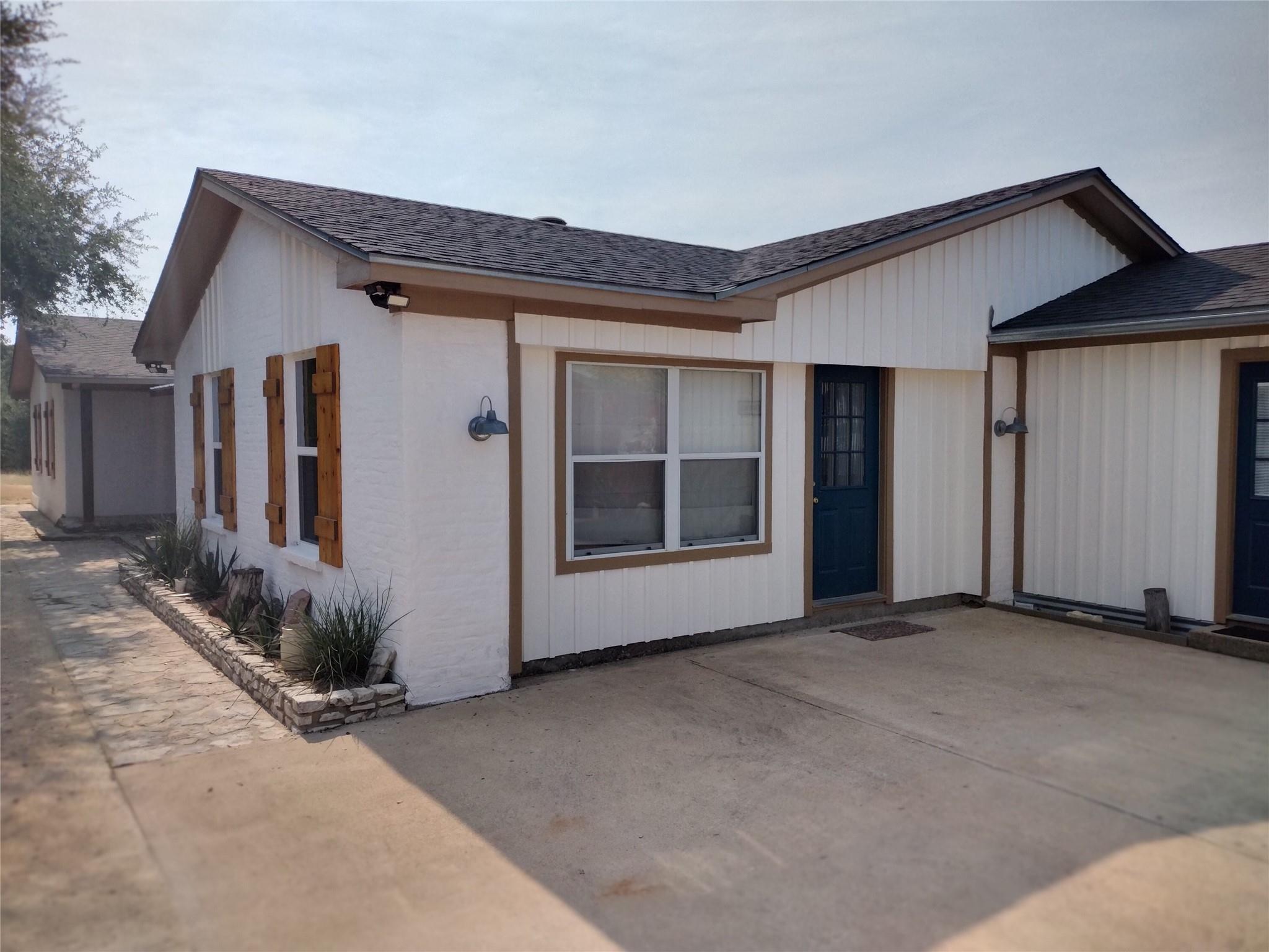 22303 Honeycomb LN — photo 3