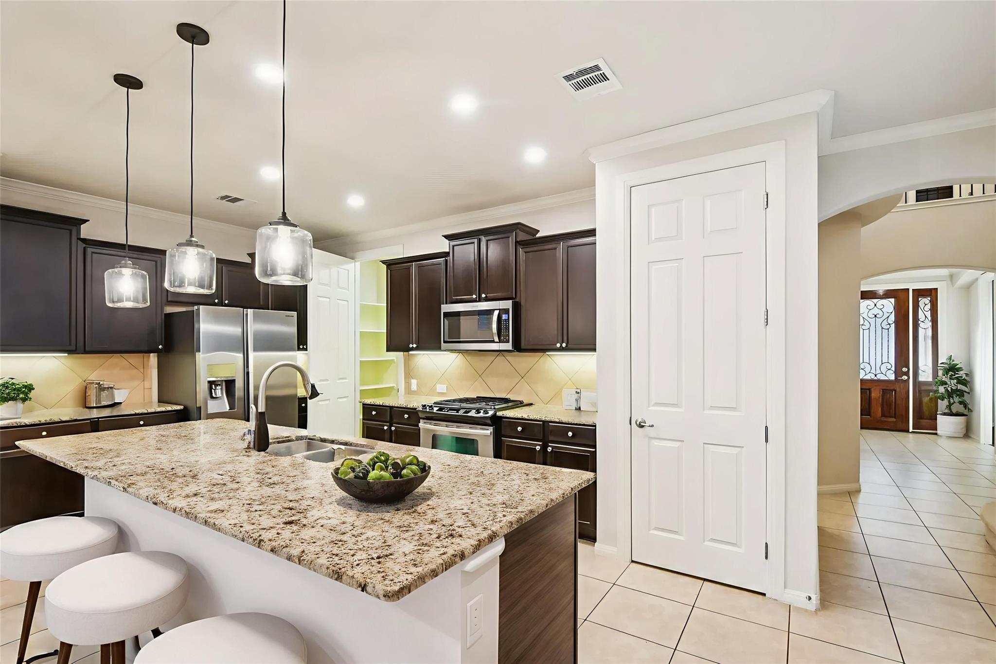 634 Irvin DR — photo 4