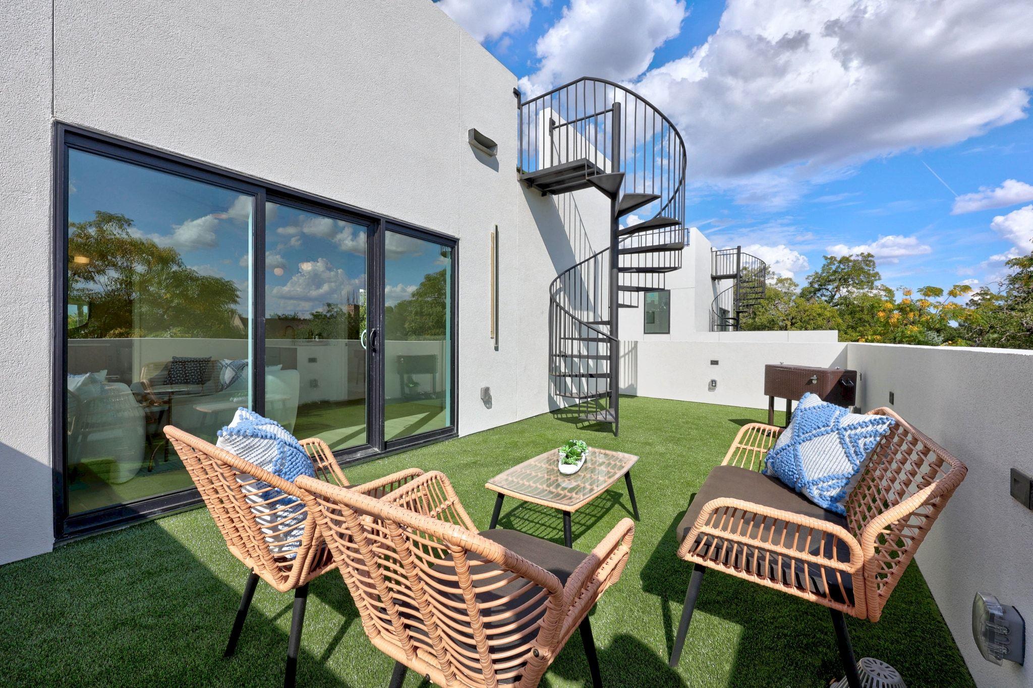 1175 Navasota ST #2 — photo 4