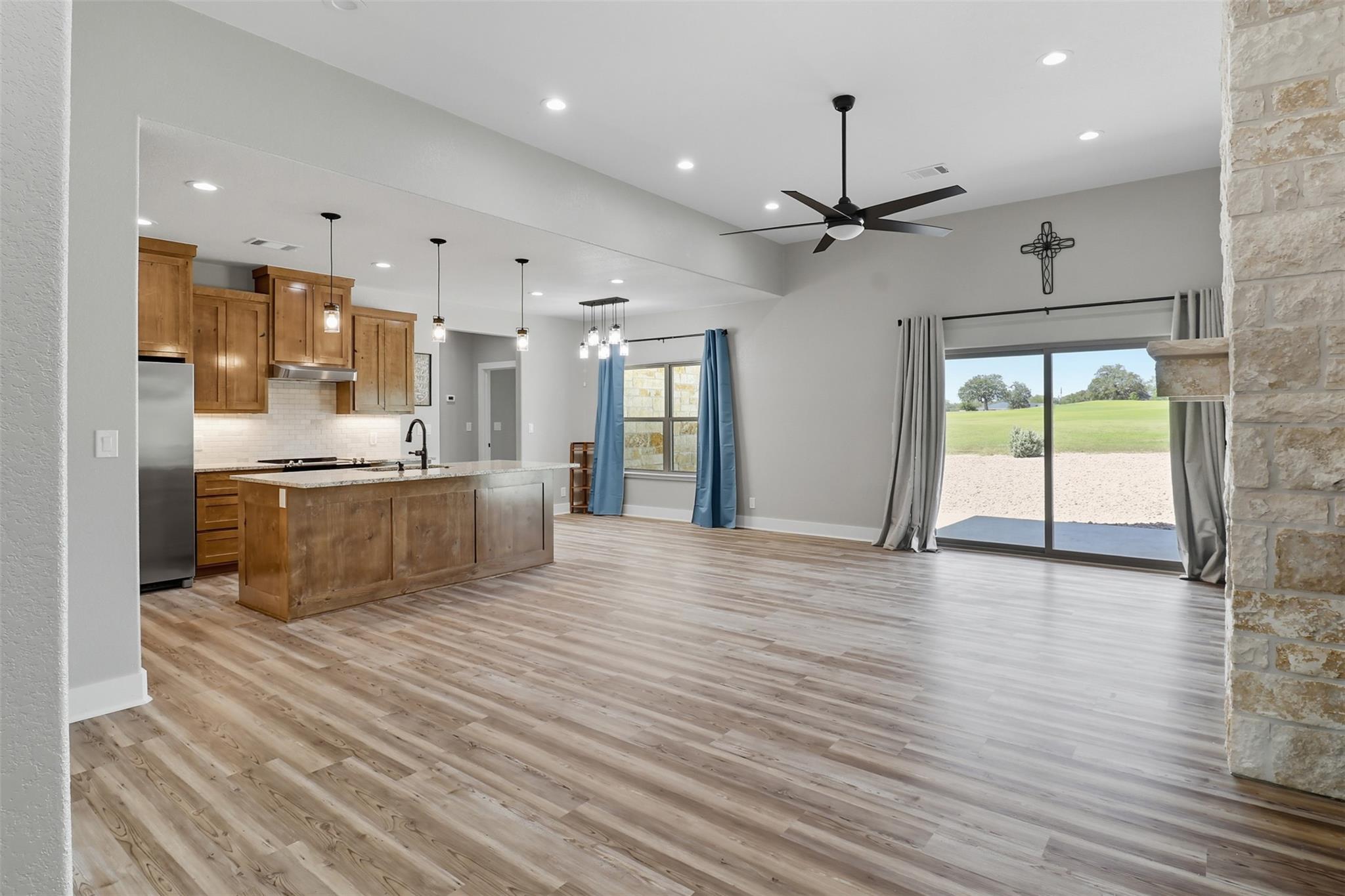 214 Oak Grove PKWY — photo 4