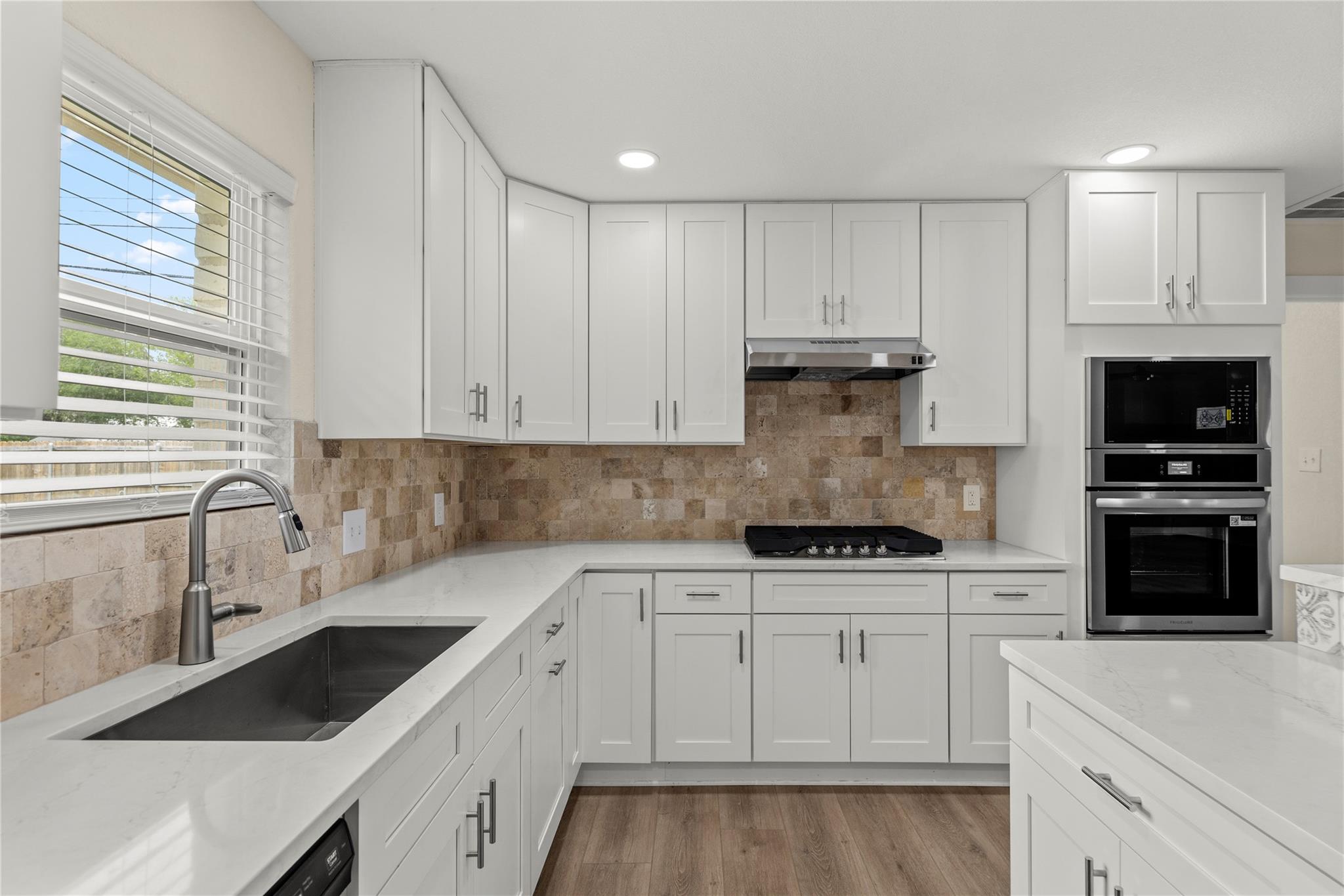 412 Oak ST — photo 4