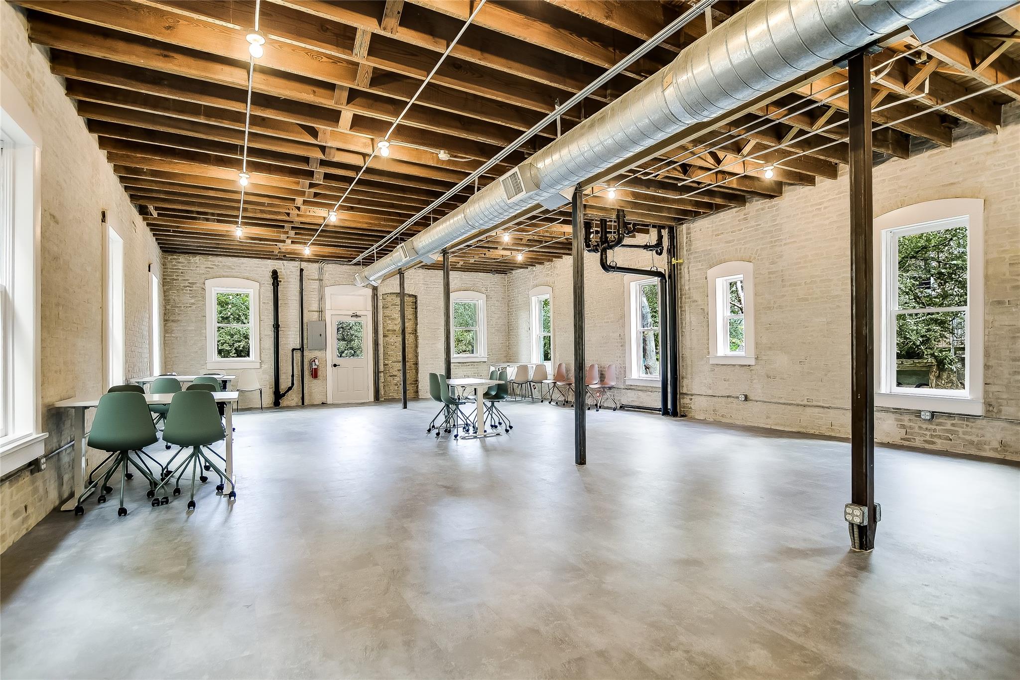 702 San Antonio ST — photo 3