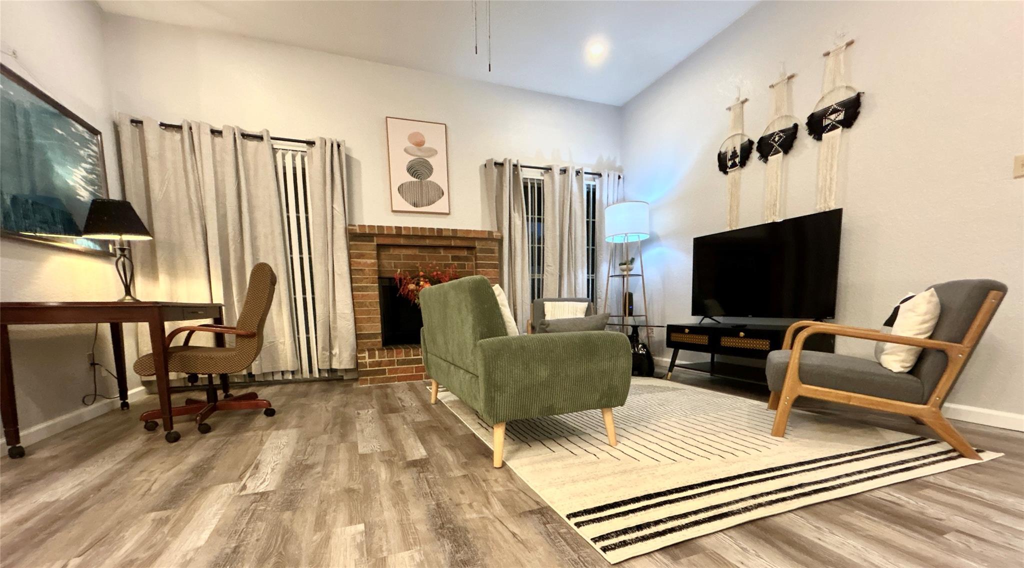 1701 Lynx CIR — photo 3