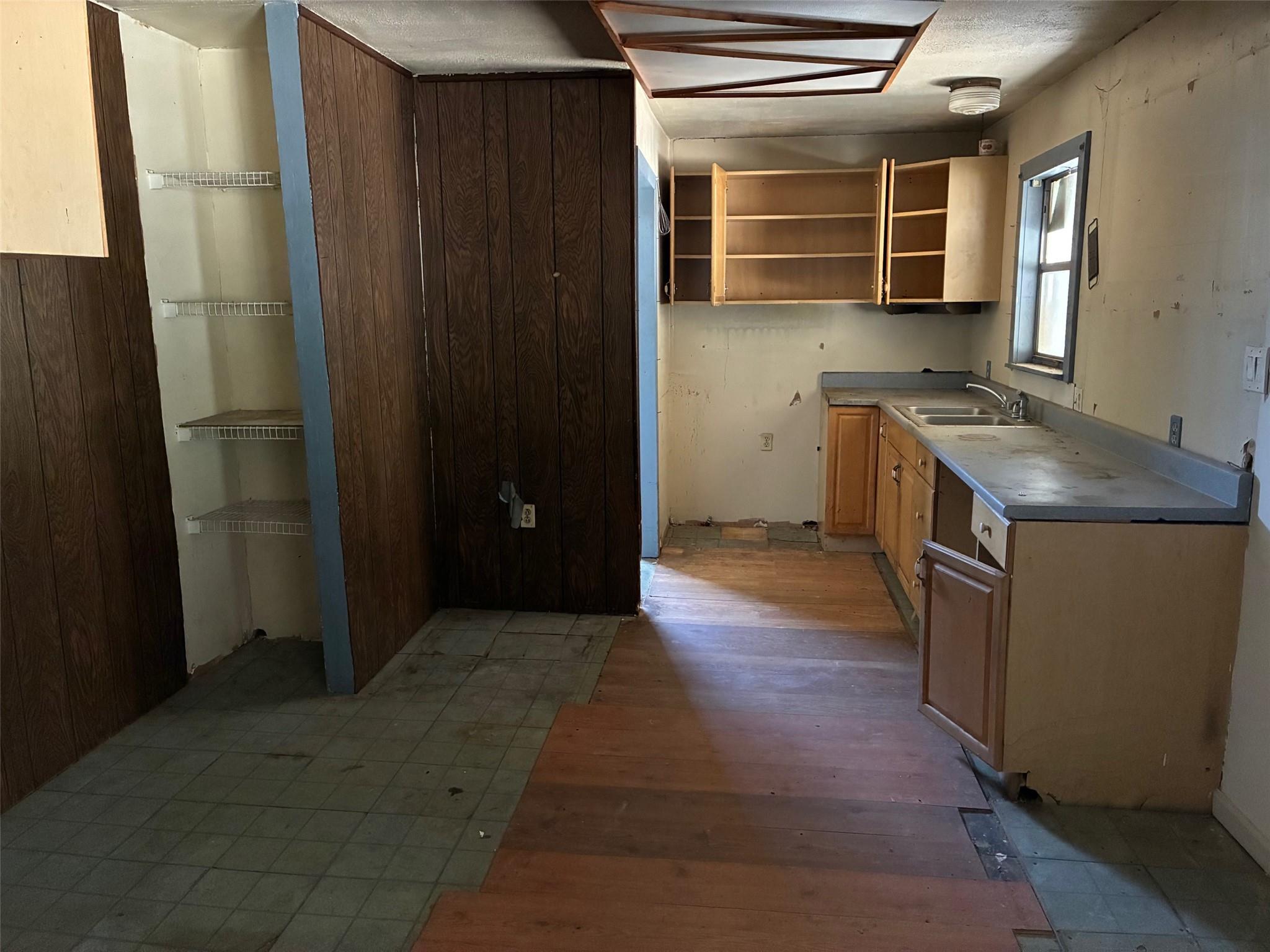 116 Flaming Oak DR — photo 4