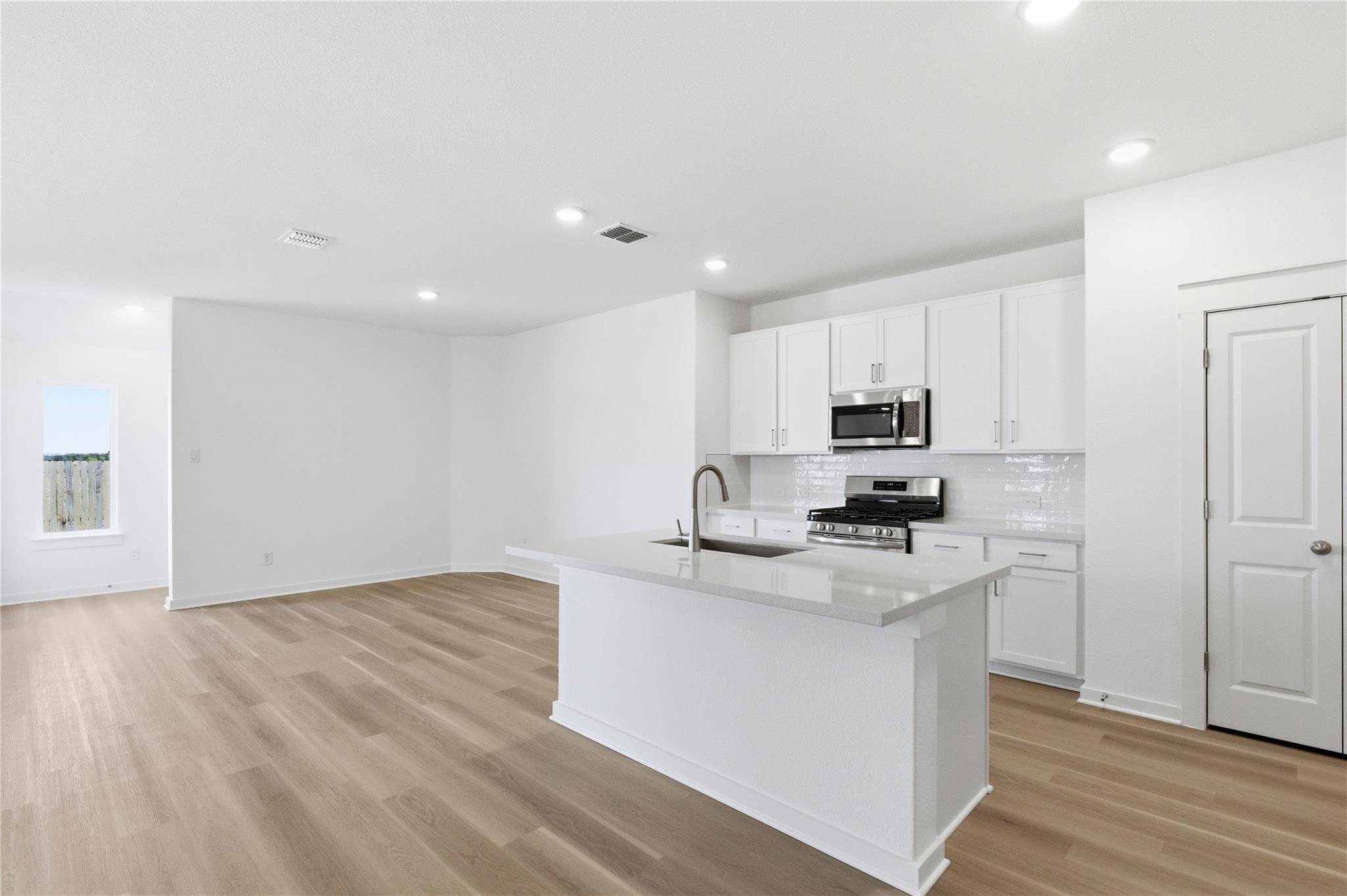 263 Oriole ST — photo 3