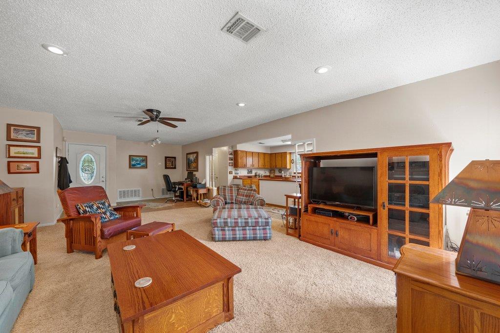 1369 Lakeview DR — photo 4