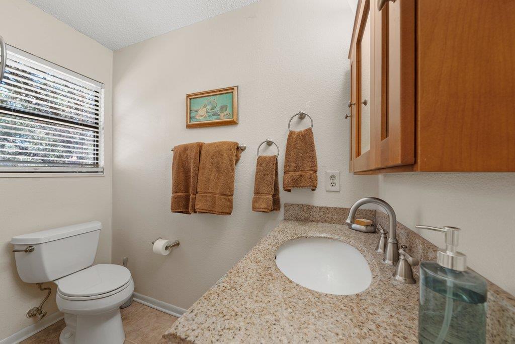 1369 Lakeview DR — photo 5