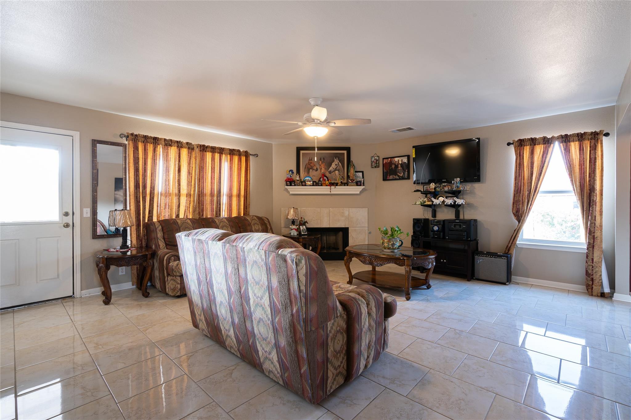 127 Meadow WAY — photo 4