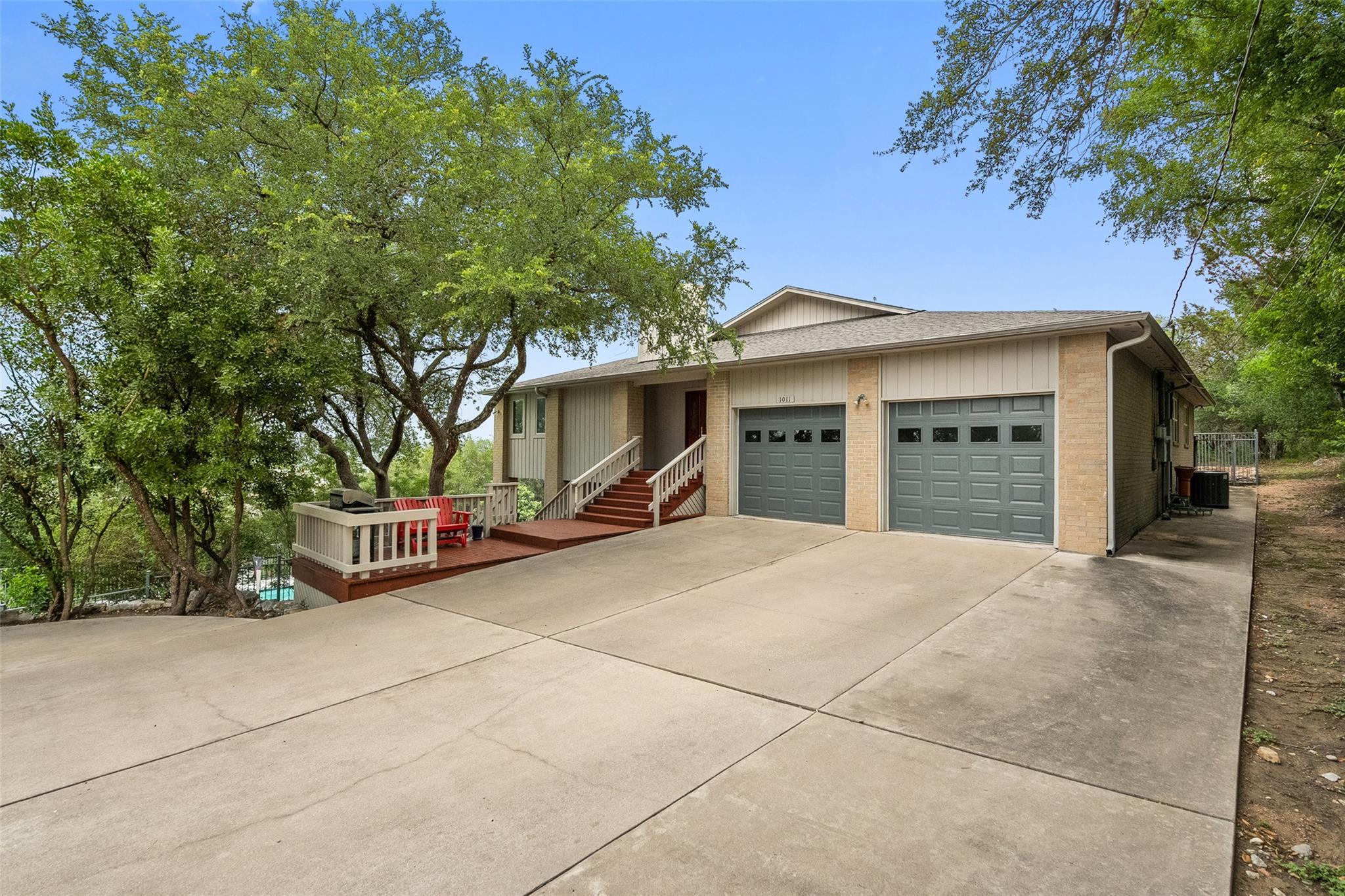 1011 Ridge Point DR — photo 3