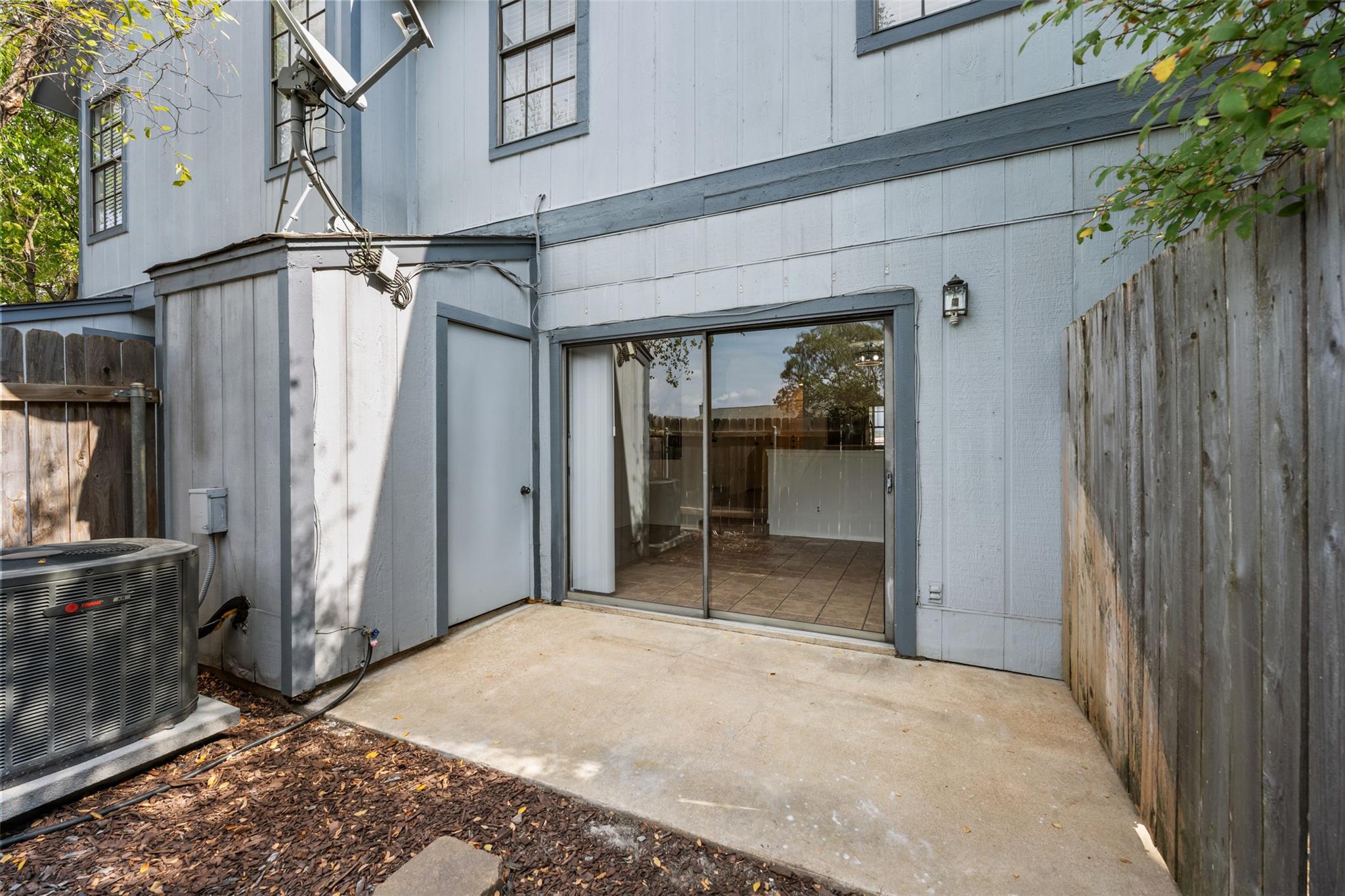 1411 Gracy Farms LN #100 — photo 4